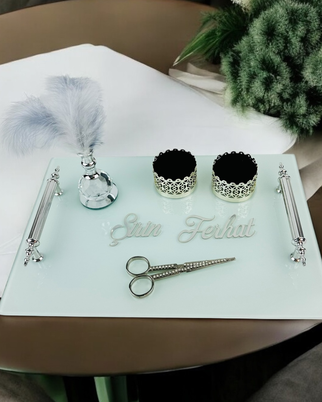 Harmonize Beyaz Söz Tepsisi ve Damat Kahve Fincanı Harmonize Beyaz Söz Tepsisi ve Damat Kahve Fincanı