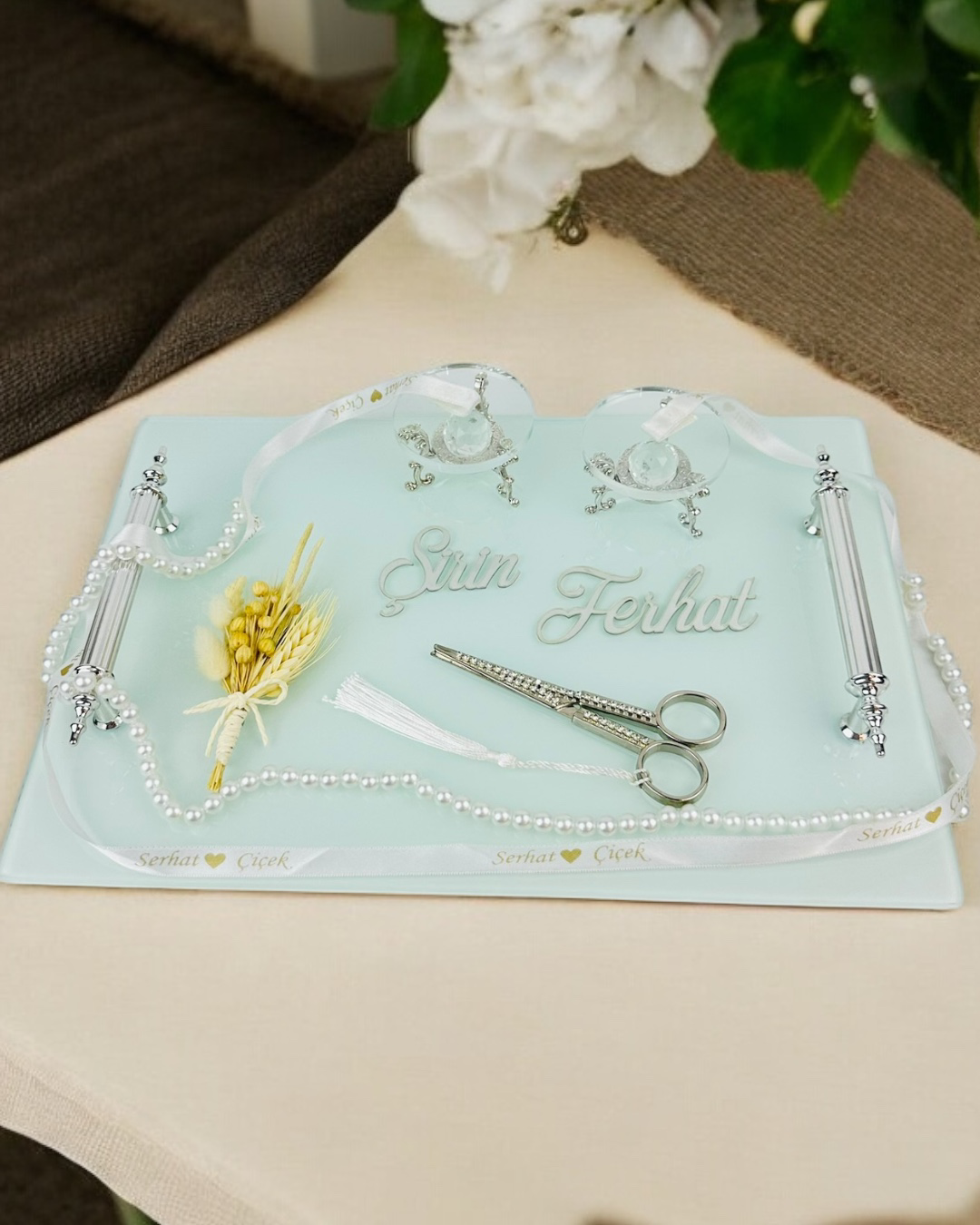Harmonize Beyaz Söz Tepsisi ve Damat Kahve Fincanı Harmonize Beyaz Söz Tepsisi ve Damat Kahve Fincanı