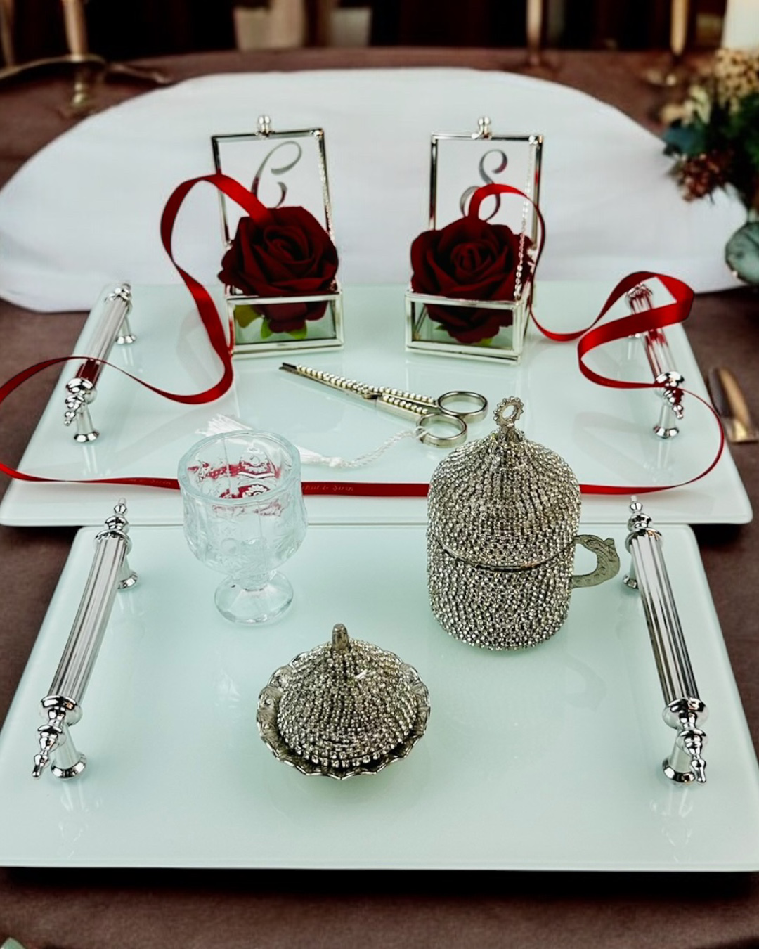 Harmonize Beyaz Söz Tepsisi ve Damat Kahve Fincanı Harmonize Beyaz Söz Tepsisi ve Damat Kahve Fincanı