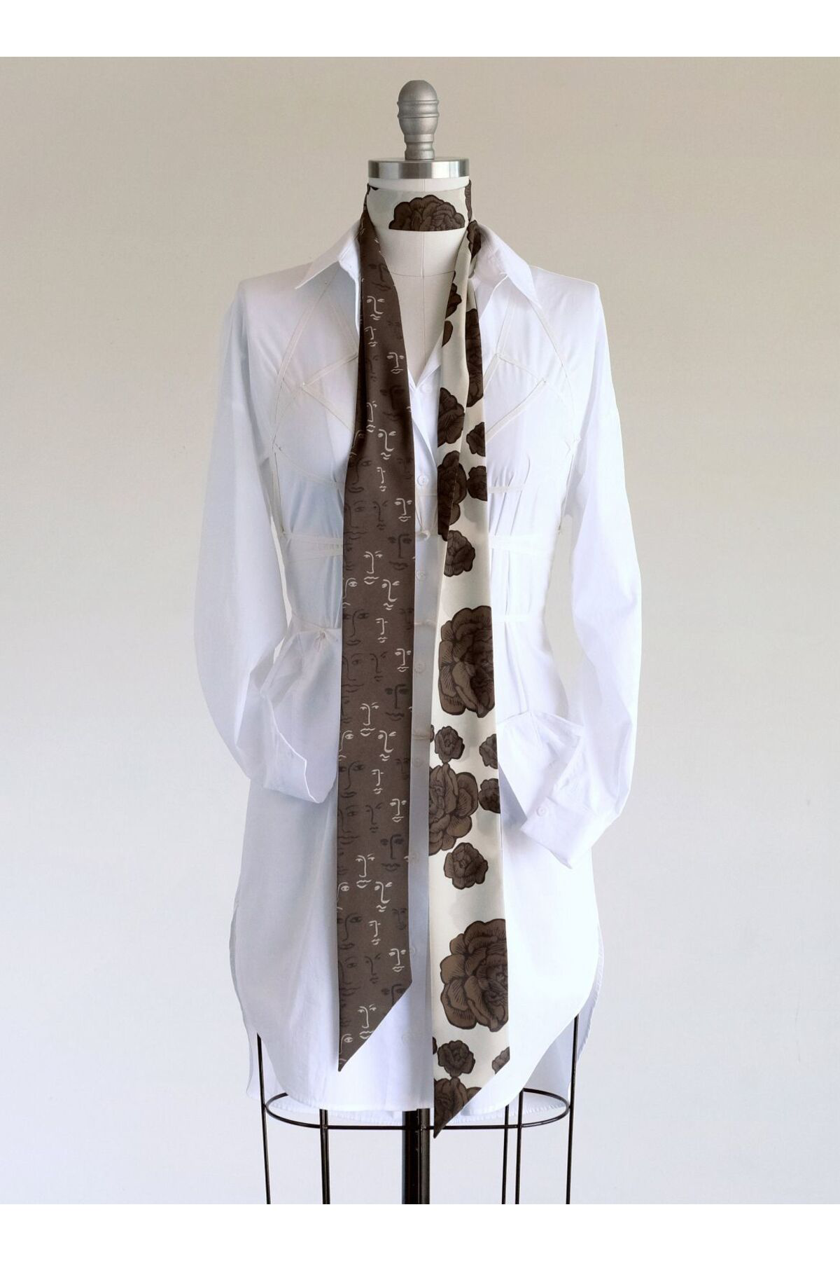 Harmony Eşarp Kahve Renkli Yüz İkon Desenli