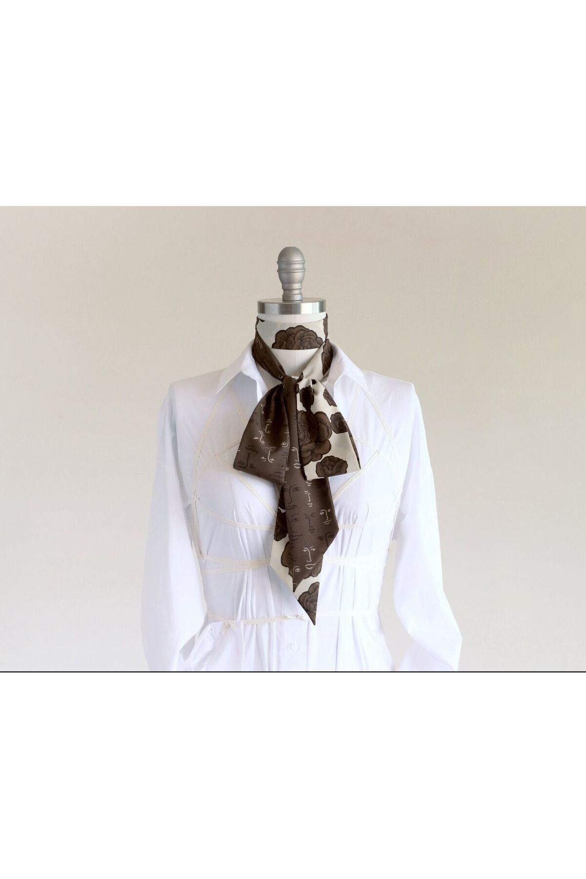 Harmony Eşarp Kahve Renkli Yüz İkon Desenli