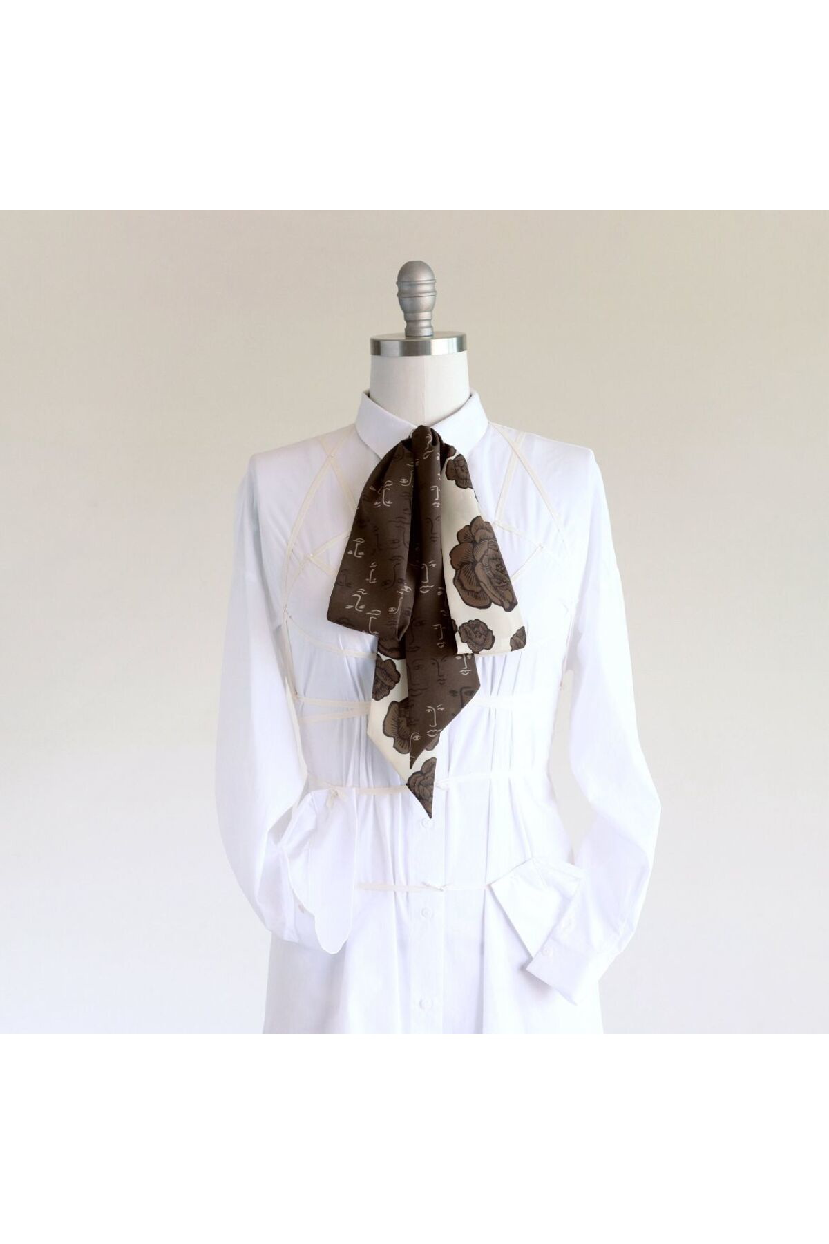 Harmony Eşarp Kahve Renkli Yüz İkon Desenli