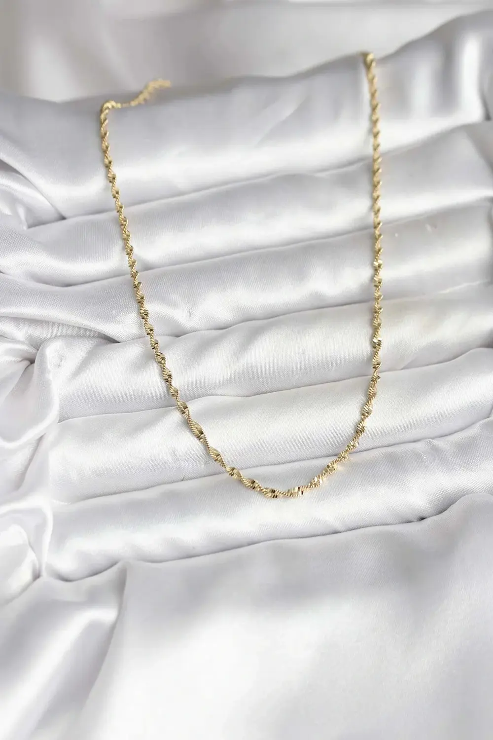 HarmonyAura 14K Gold Renk Kaplama Burgu Model CM Kadın Kolye