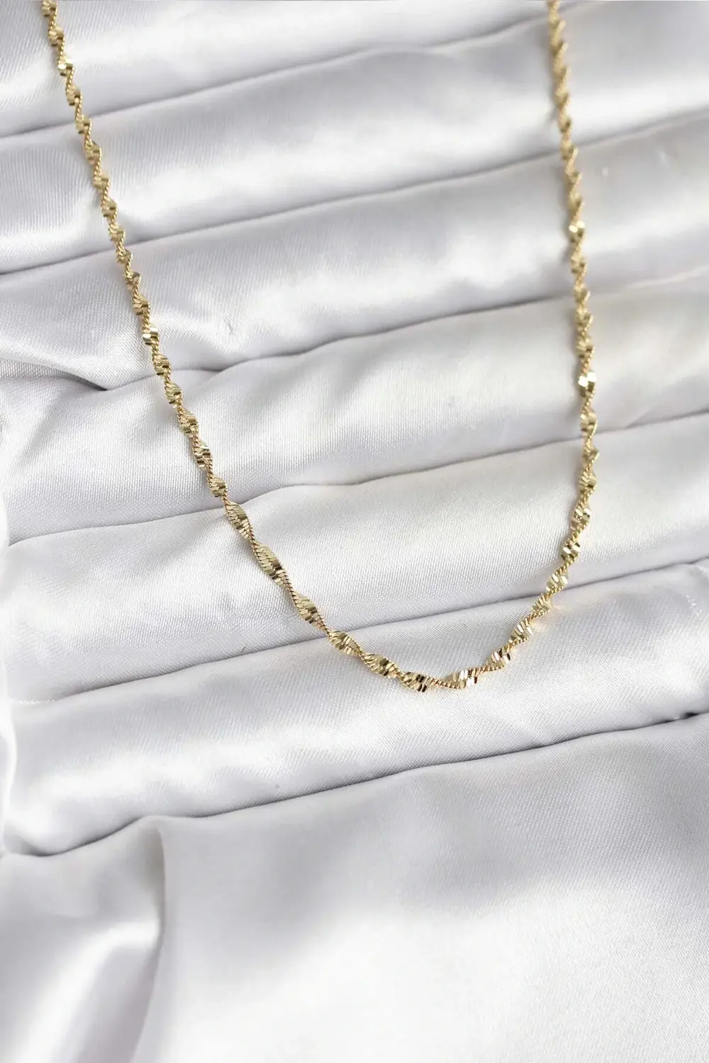 HarmonyAura 14K Gold Renk Kaplama Burgu Model CM Kadın Kolye