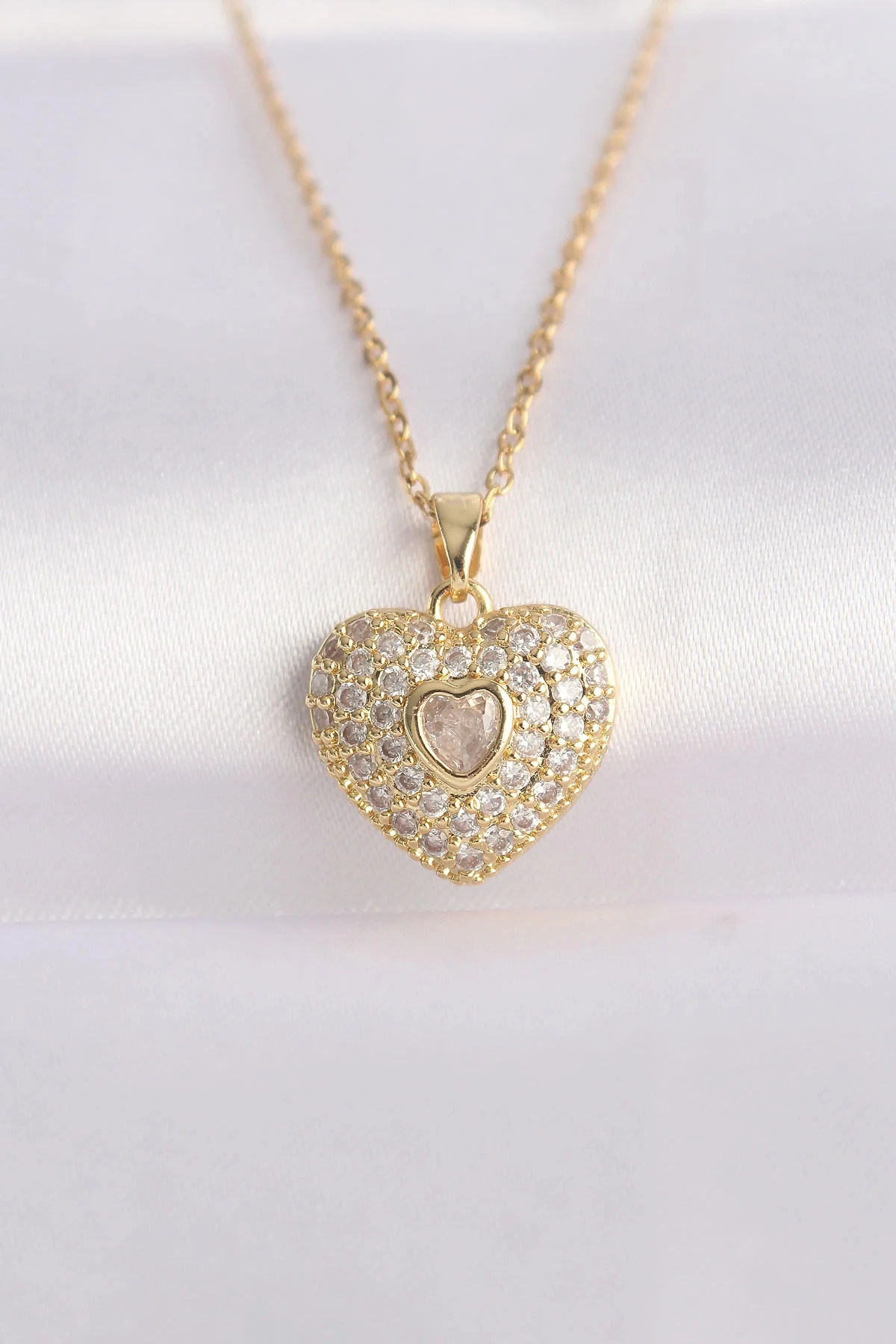 HarmonyAura 316L Çelik Zincir Altın Renk Zirkon Taşlı Kalp Kolye