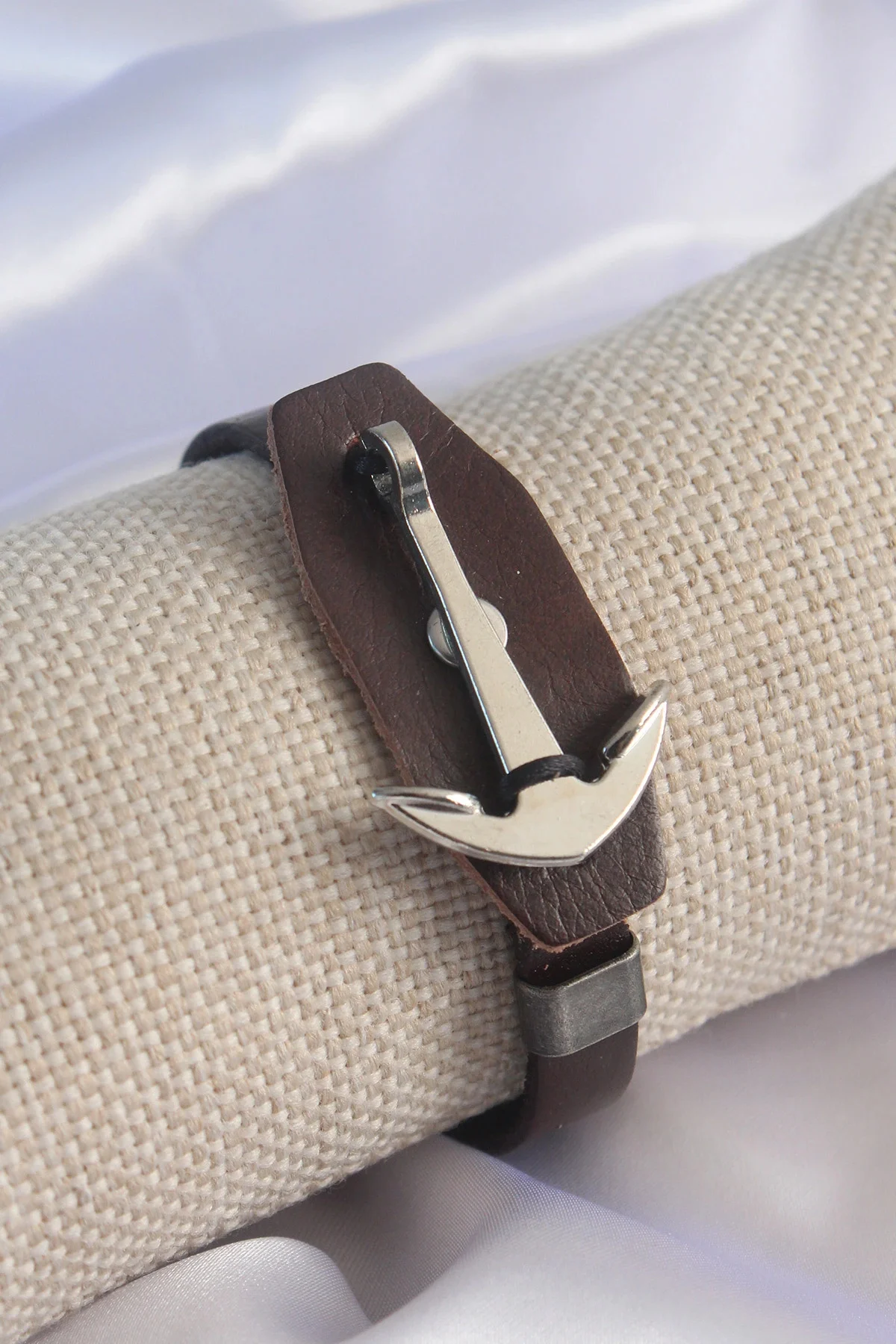 HarmonyAura Kahverengi Deri Model Gümüş Renk Çapa Figür Erkek Bil