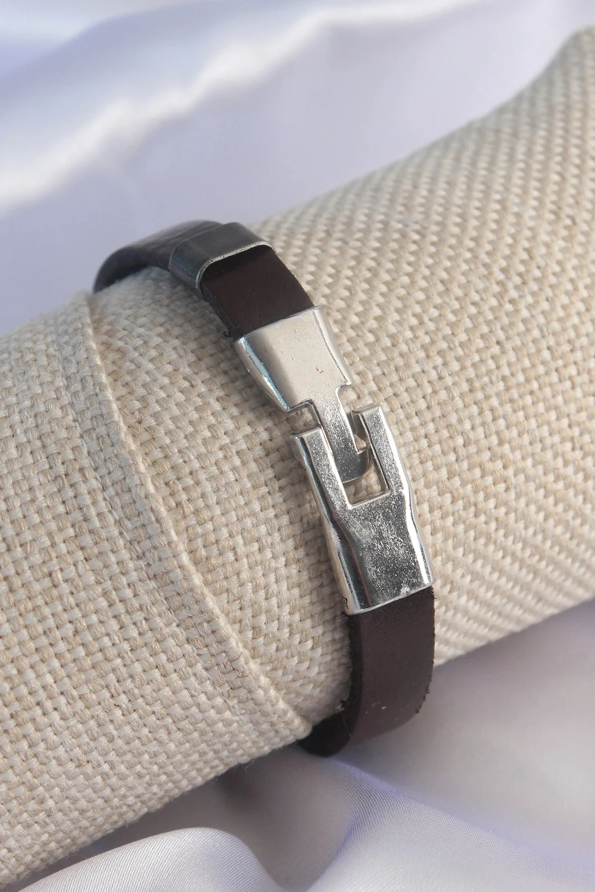 HarmonyAura Kahverengi Deri Model Gümüş Renk Çapa Figür Erkek Bil