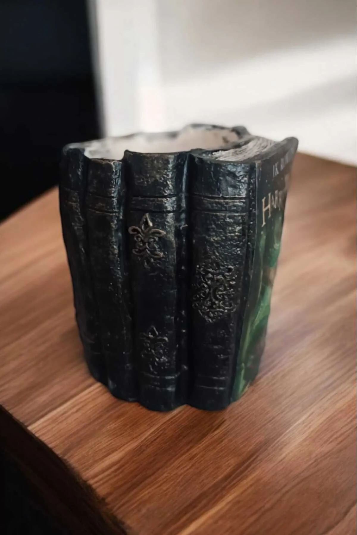 Harry Potter ve Sırlar Odası Kitabı Şeklinde Kalemlik 10 x 8 cm