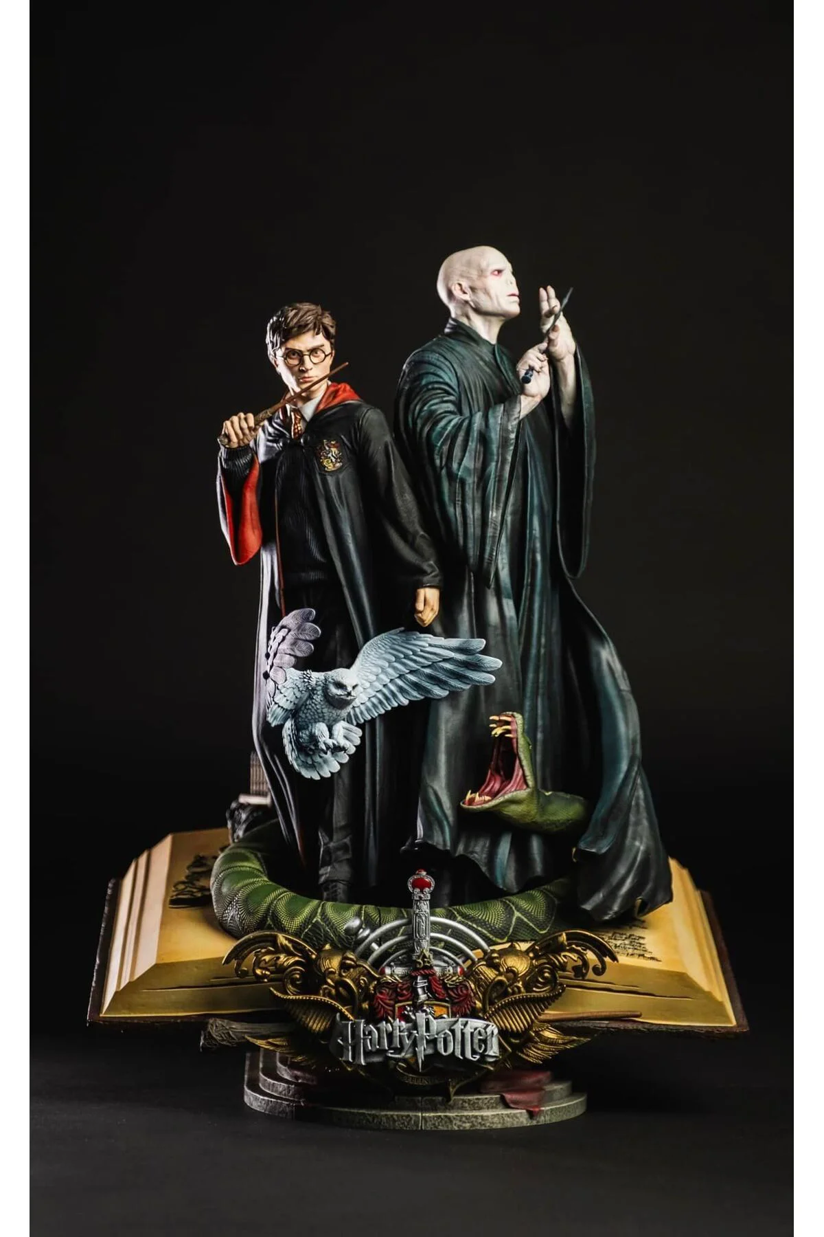 Harry Potter Ve Voldemort Son Savaş Hogwarts It All Ends 8k Ultra Hd Boyalı Figür 35 Cm (DEV BOY)