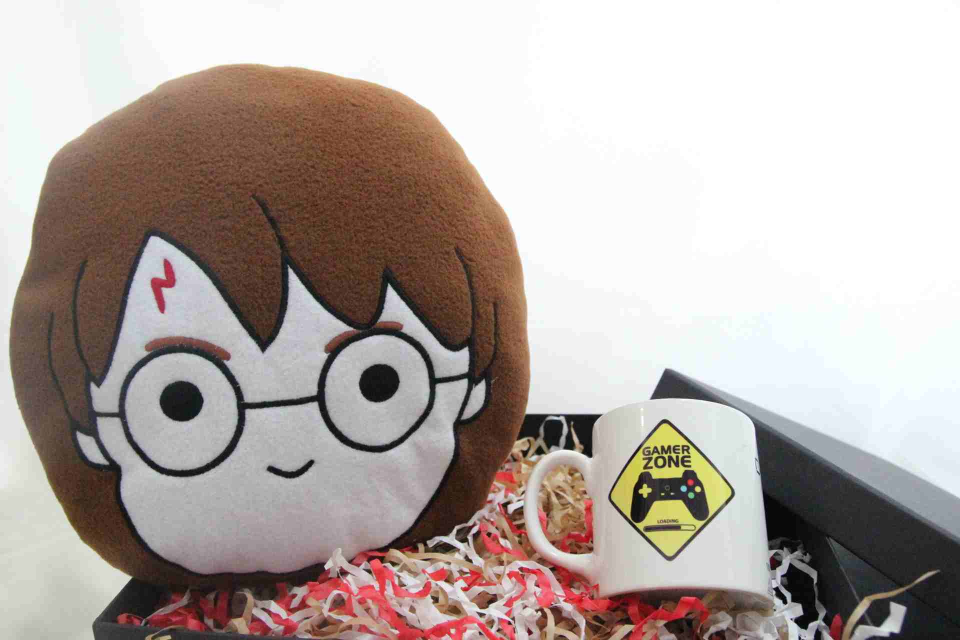 Harry Potter Yastık ve Gamer Zone Kupa Bardak Hediye Kutusu