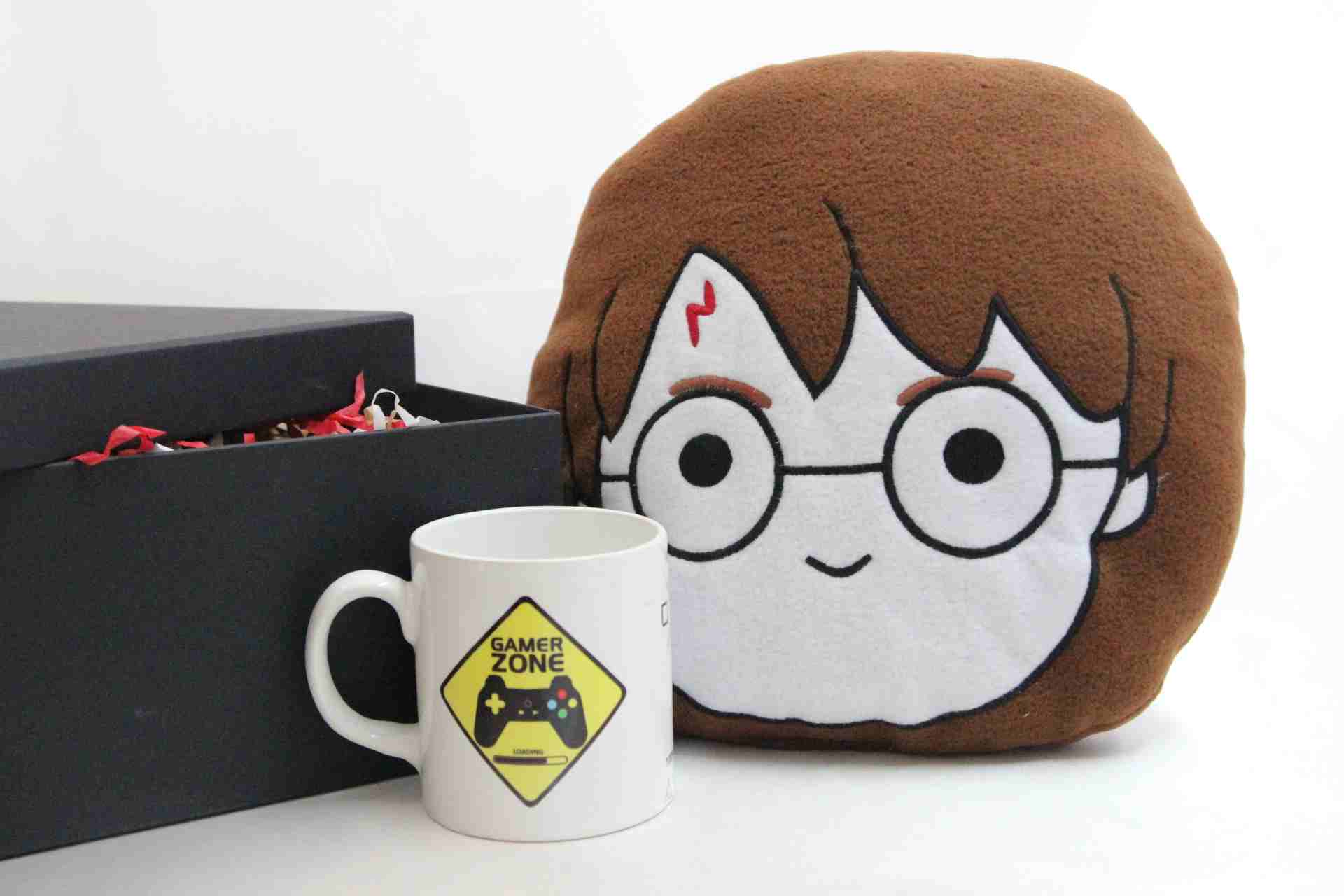 Harry Potter Yastık ve Gamer Zone Kupa Bardak Hediye Kutusu