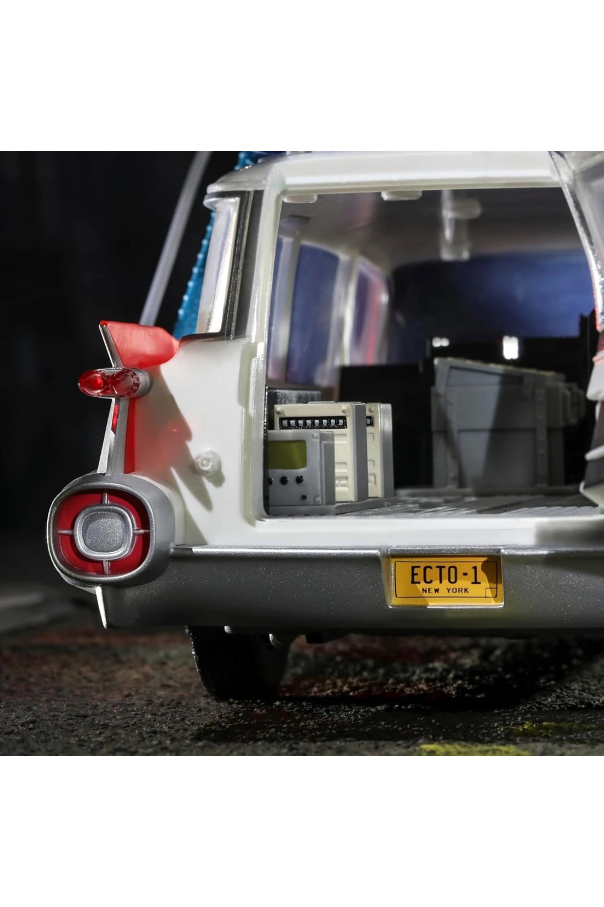 Hasbro Ghostbusters Plasma Series Ecto-1 (1984) Araç