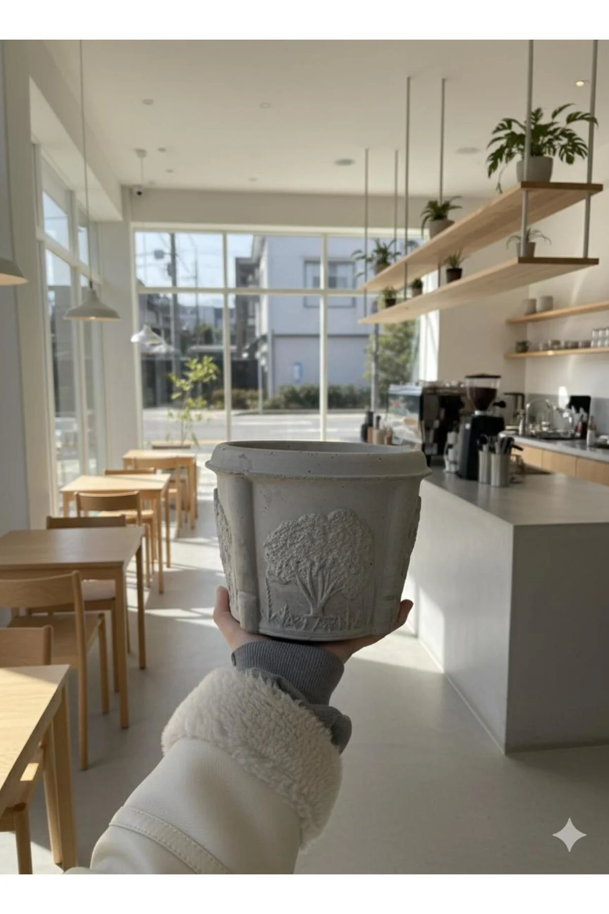 Hayat ağacı rölyefli beton saksı