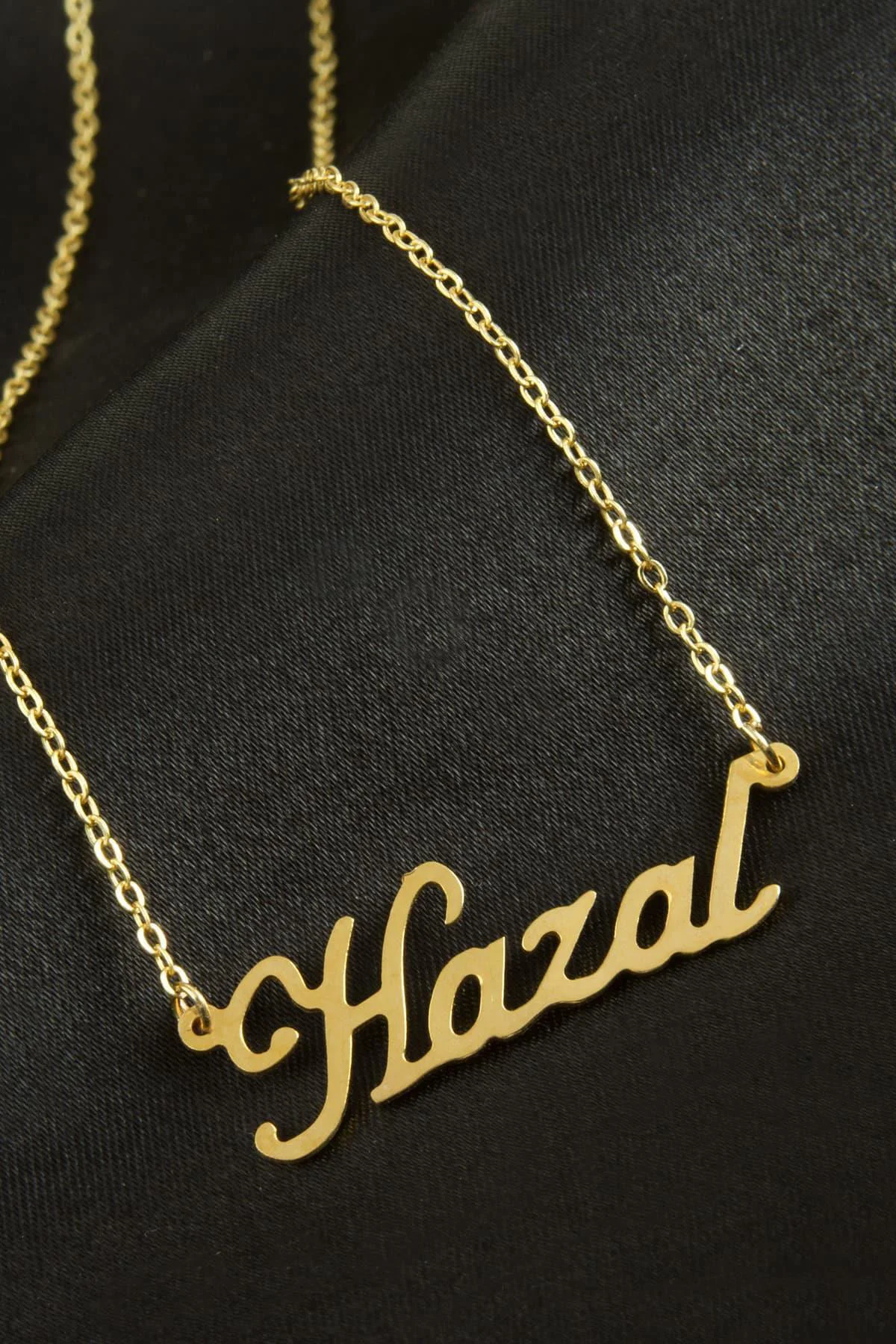 Hazal isimli kolye (Kişiye Özel) Hazal isimli kolye (Kişiye Özel)