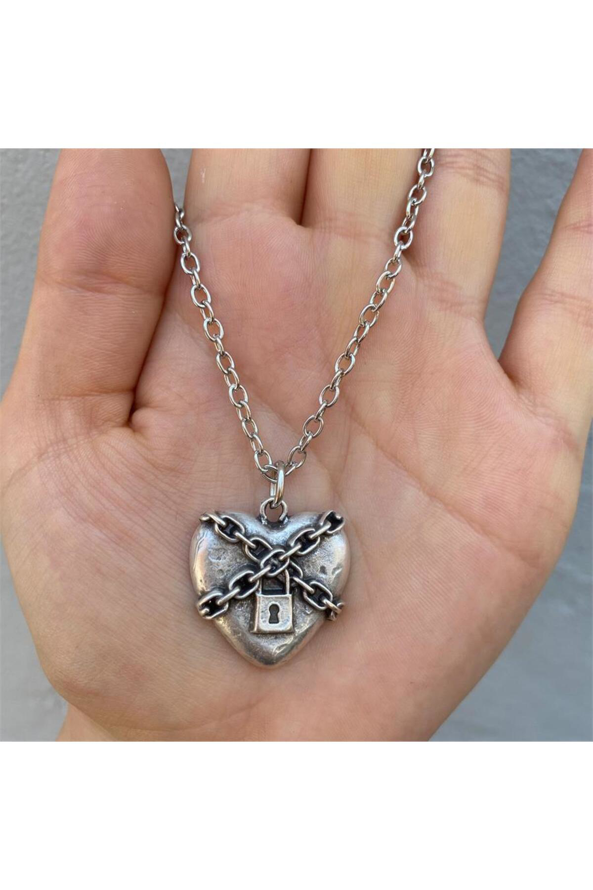 Heart Locked With Chain Zincirli Kolye