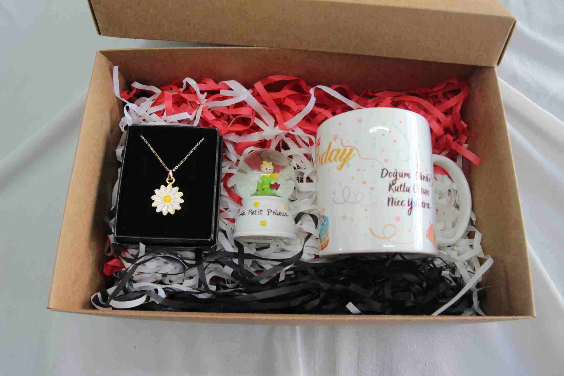 Home Hediye Kutusu Doğum Günü Kupa Bardak Papatya Kolye Minik Erkek Prince Hediye Seti