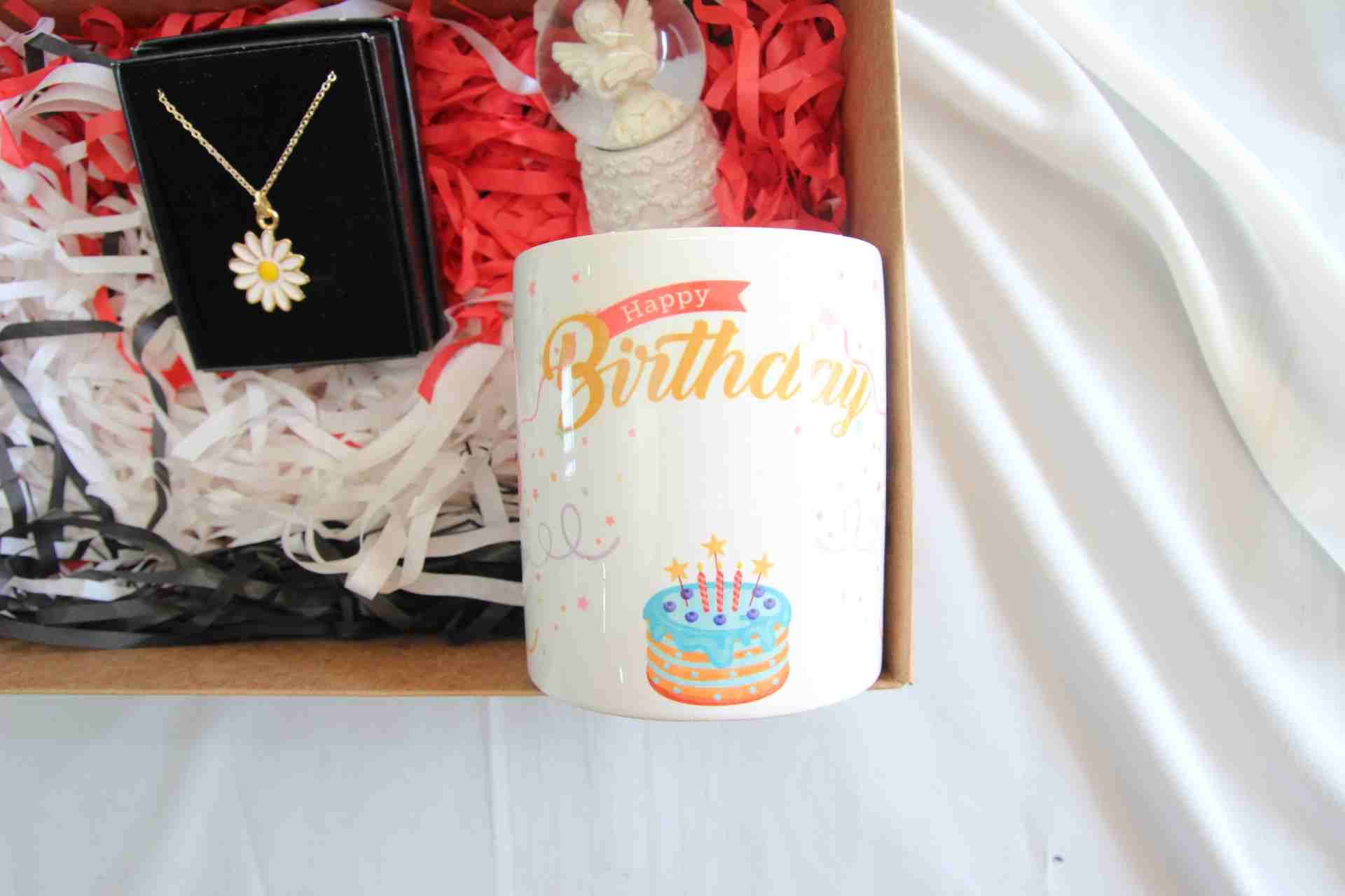 Home Hediye Kutusu Doğum Günü Kupa Bardak Papatya Kolye Minik Melek Model Hediye Seti