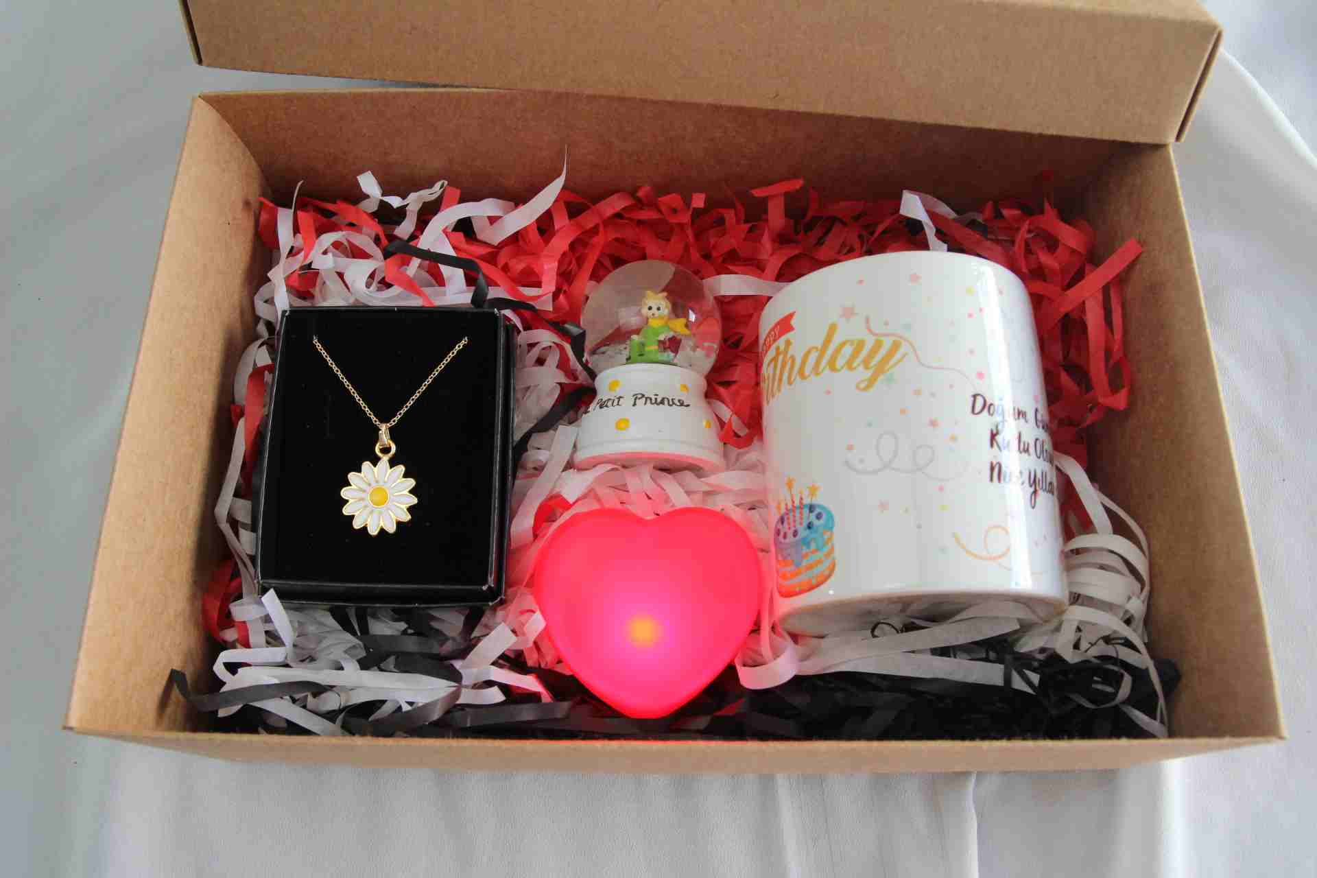 Home Hediye Kutusu Prince İşıklı Küre Papatya Kolye Doğum Günü Kupa Bardak İşıklı Kalp Seti