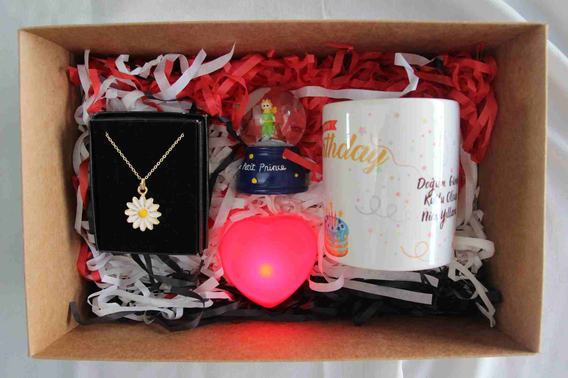 Home Hediye Kutusu Prince İşıklı Küre Papatya Kolye  Kupa Bardak İşıklı Kalp Doğum Günü Hediye Seti