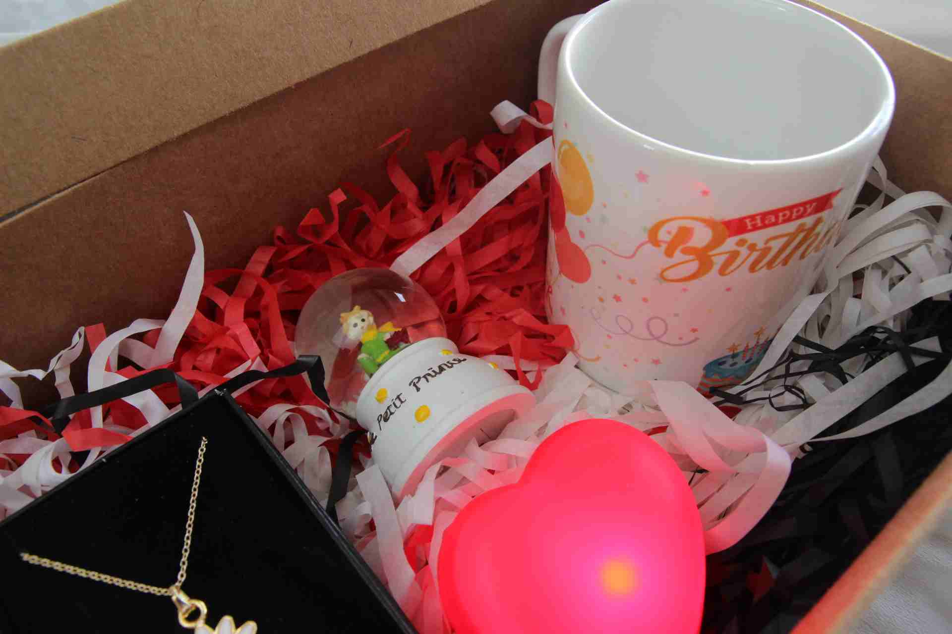 Home Hediye Kutusu Prince İşıklı Küre Papatya Kolye Doğum Günü Kupa Bardak İşıklı Kalp Seti