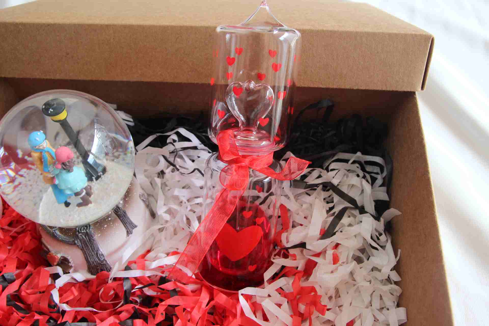 Home Hediye Kutusu Sevgili Aşıklar Temalı Kar Küresi Müzikli İşıklı Ve Aşk Ölçer