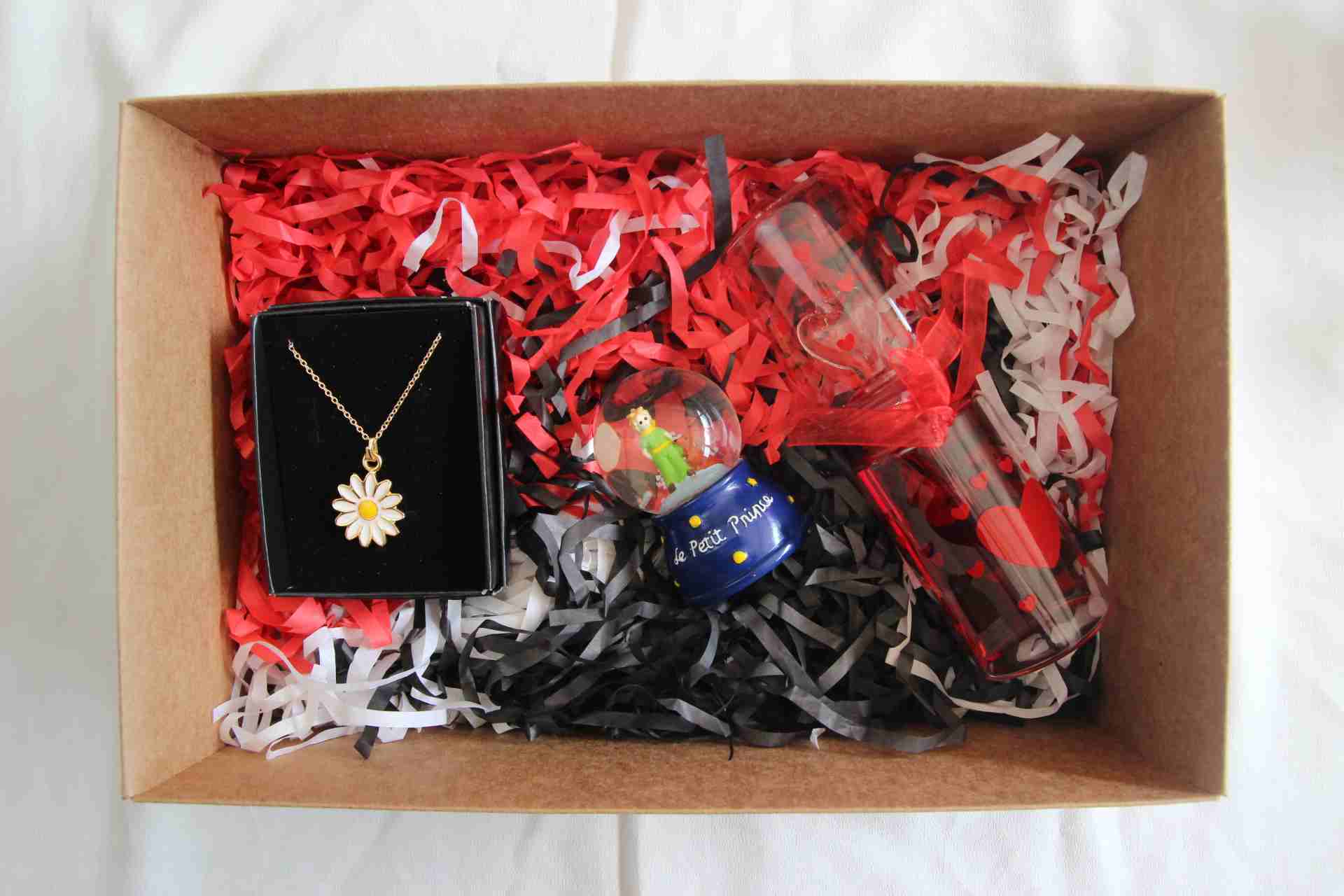 Home Hediye Seti Aşk Ölçer Özel Kutusunda Papatya Kolye Ve Mavi Minik İşıklı Kar Küresi