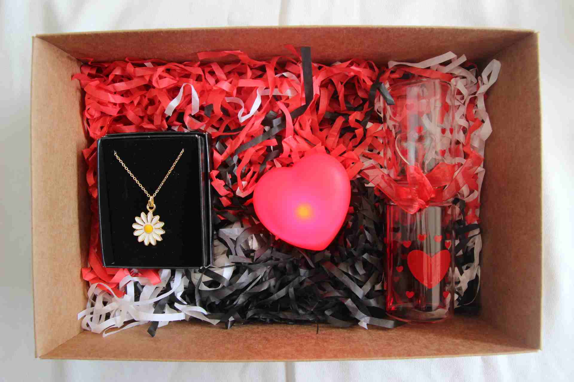Home Hediye Seti Aşk Ölçer Özel Kutusunda Papatya Kolye Ve İşıklı Mini Kalp