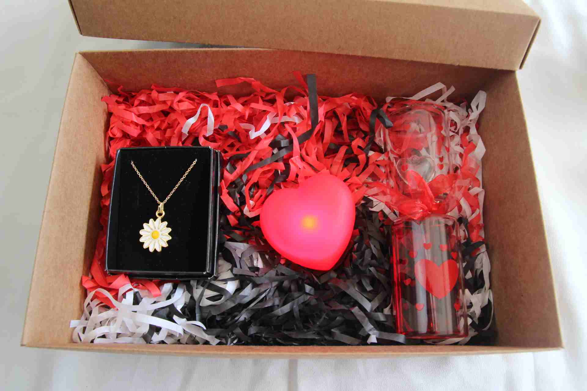Home Hediye Seti Aşk Ölçer Özel Kutusunda Papatya Kolye Ve İşıklı Mini Kalp