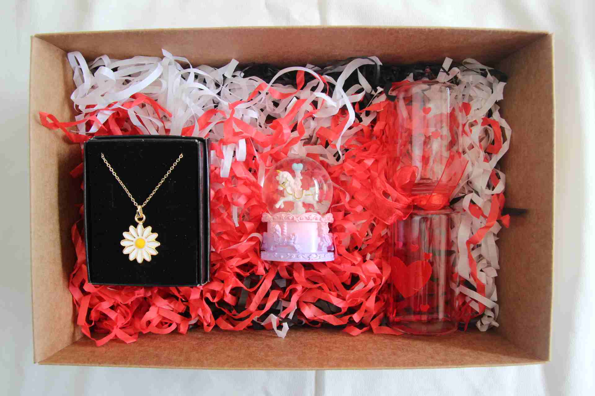 Home Hediye Seti Aşk Ölçer Özel Kutusunda Papatya Kolye Ve Unicorn İşıklı Kar Küresi