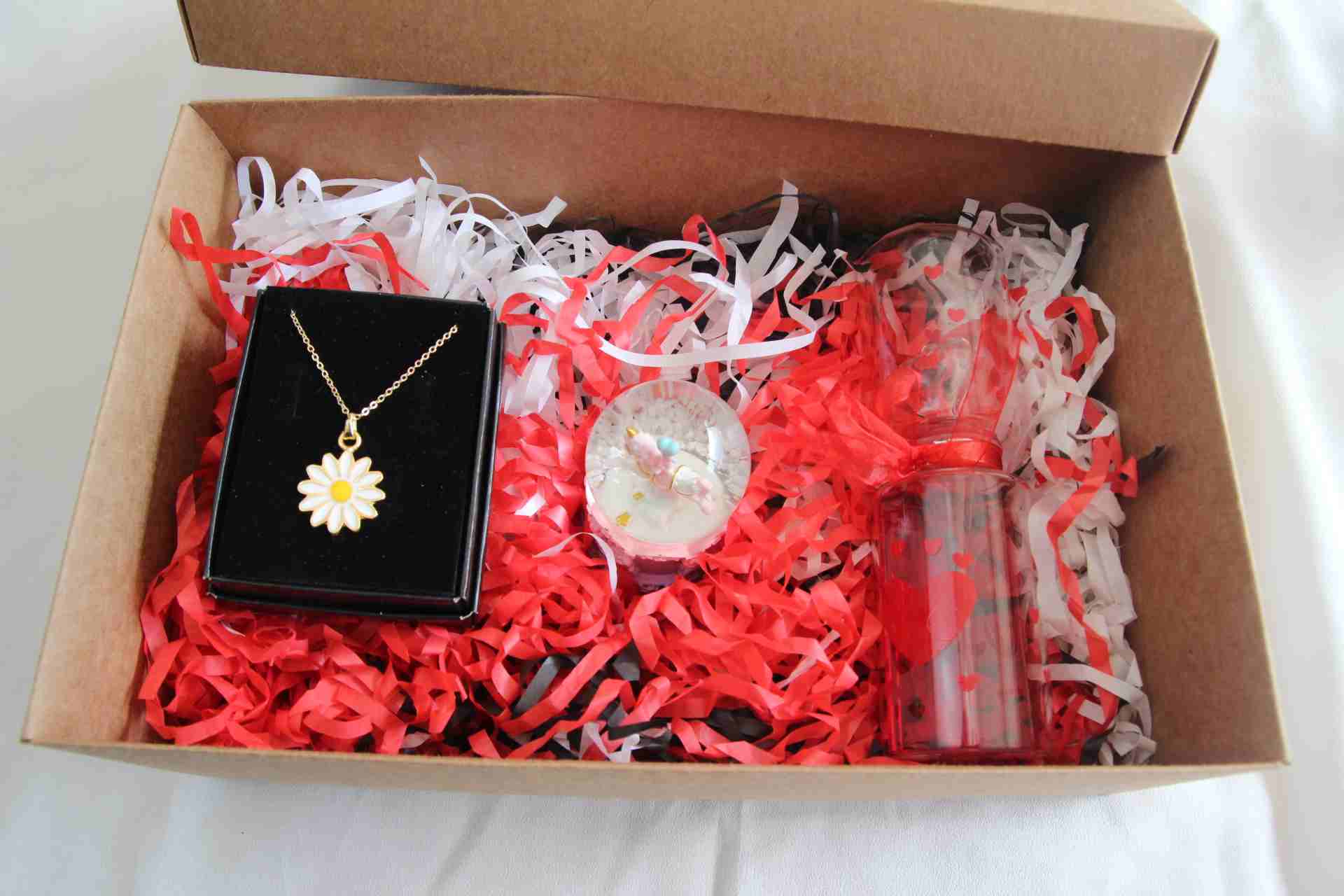 Home Hediye Seti Aşk Ölçer Özel Kutusunda Papatya Kolye Ve Unicorn İşıklı Kar Küresi