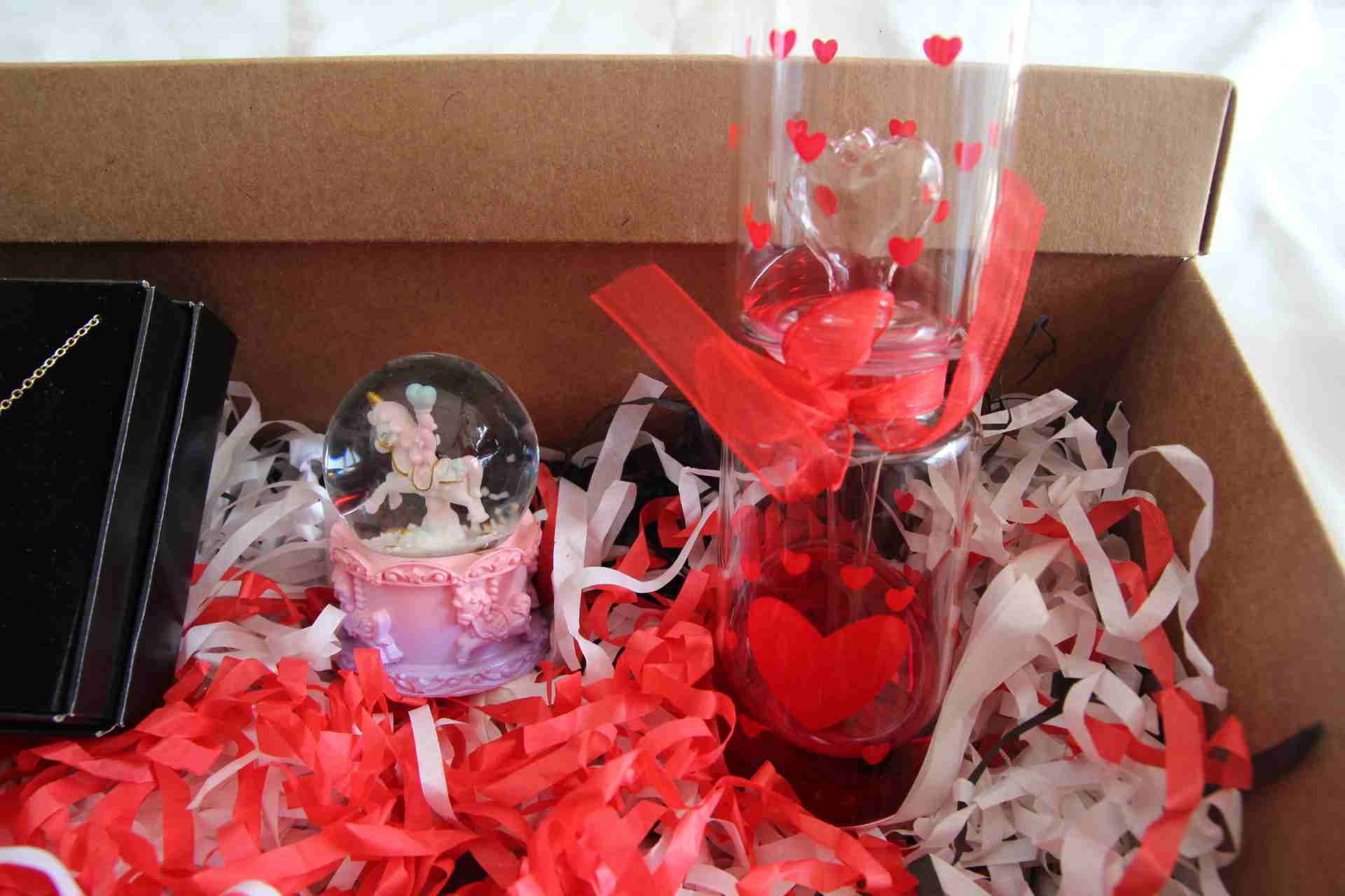 Home Hediye Seti Aşk Ölçer Özel Kutusunda Papatya Kolye Ve Unicorn İşıklı Kar Küresi