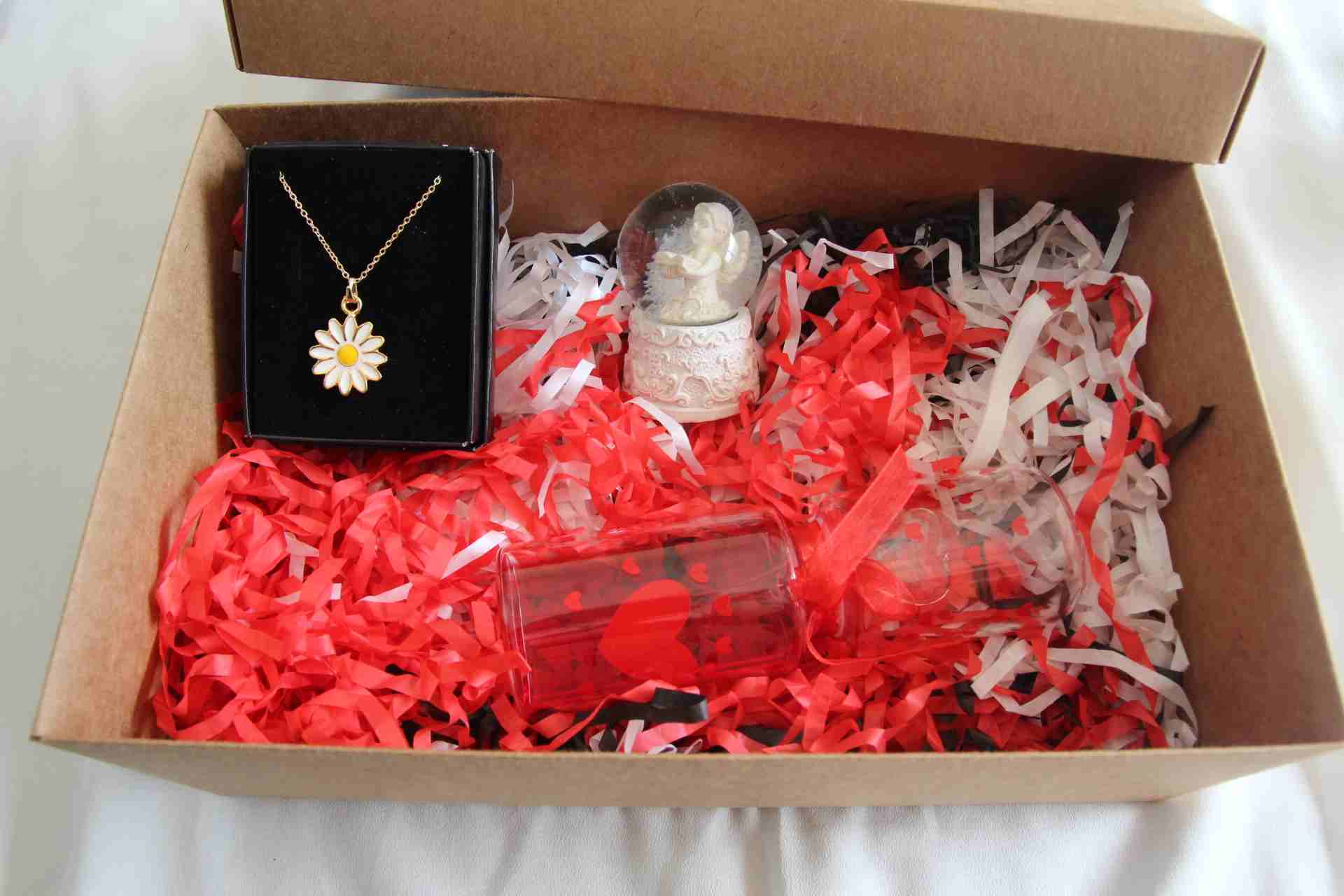 Home Hediye Seti Aşk Ölçer Özel Kutusunda Papatya Kolye Ve Melek Model İşıklı Kar Küresi