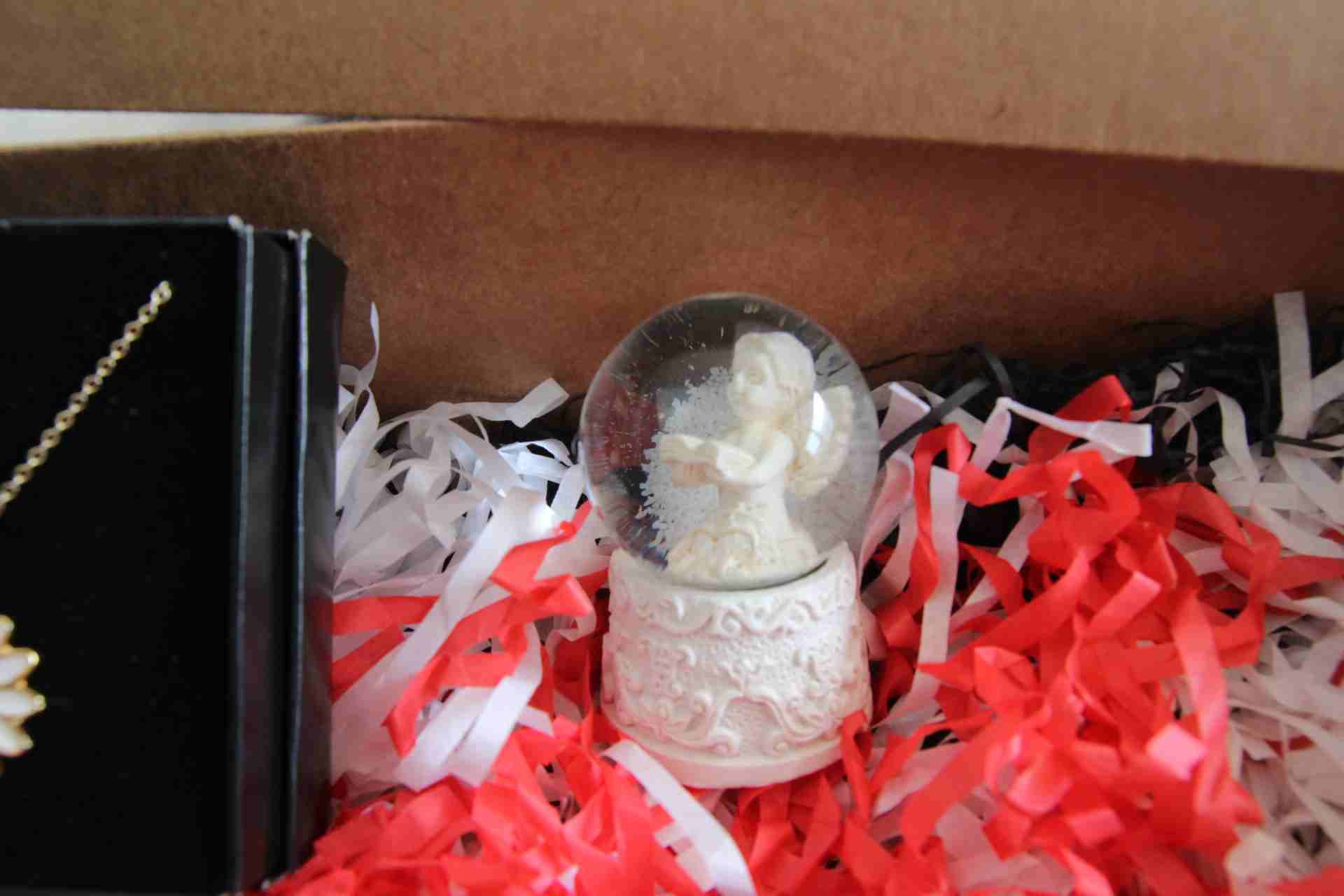 Home Hediye Seti Aşk Ölçer Özel Kutusunda Papatya Kolye Ve Melek Model İşıklı Kar Küresi