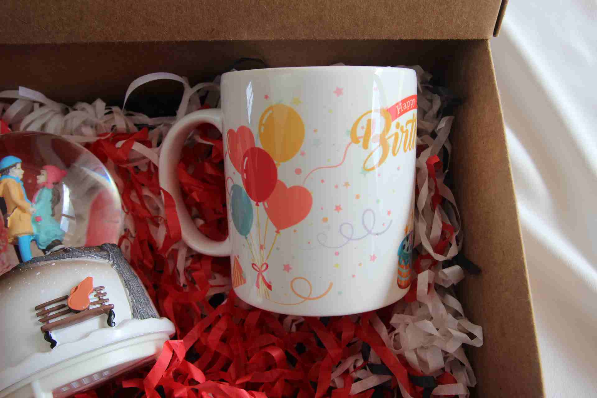 İhtiyaçavm Hediye Seti Sevgili Aşıklar Temalı Kar Küresi Müzikli İşıklı Ve Doğum Günün Kutlu Olsun Kupa Bardak