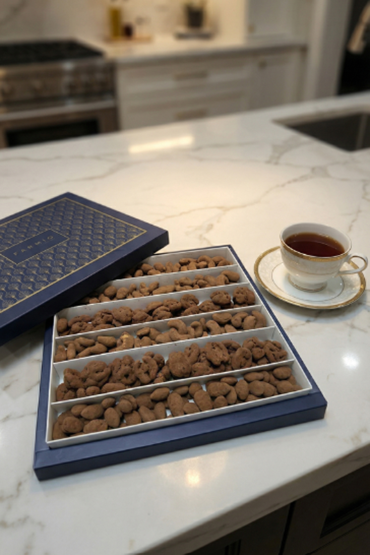 Hediyelik Çikolata Kaplı Kuruyemiş 900gr – Kaju, Badem, Ceviz - S