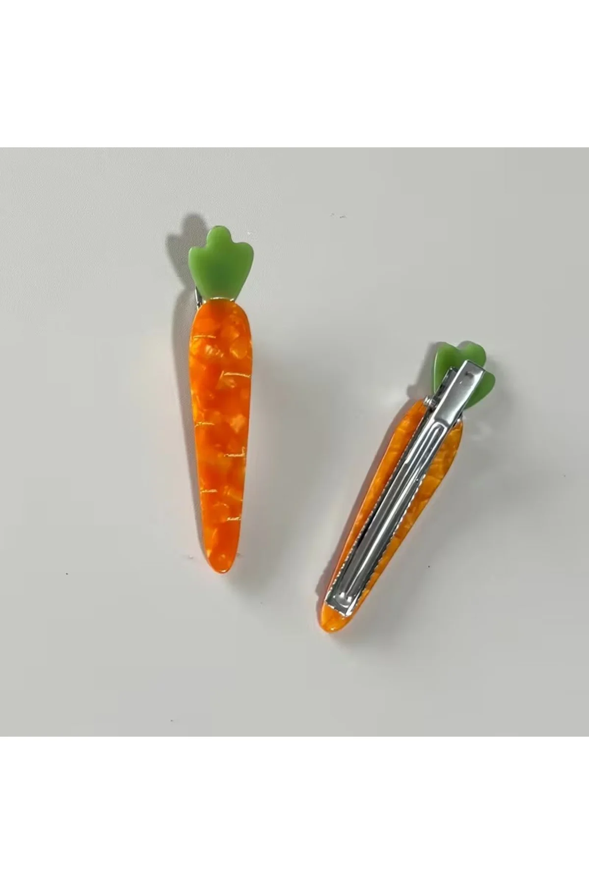 Hediyelik Metal Kutuda 2'li Turuncu Havuç Tasarımlı Akrilik Pens Saç Tokası / Trend Saç Aksesuarı - Görsel 4