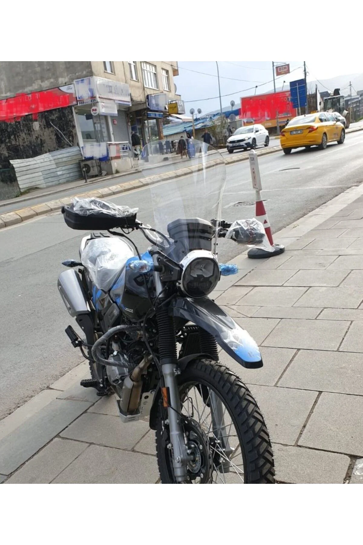 Hero X Pulse Ön Cam 2020-2026 Model 46cm Şeffaf Renkli 4mm