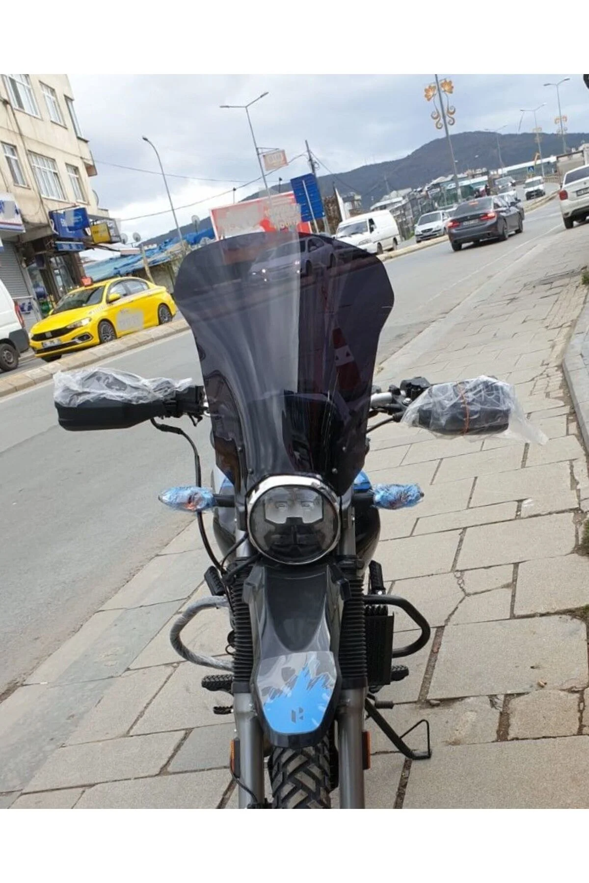 Hero X Pulse Ön Cam 2020-2026 Model 46cm Siyah Renkli 4mm
