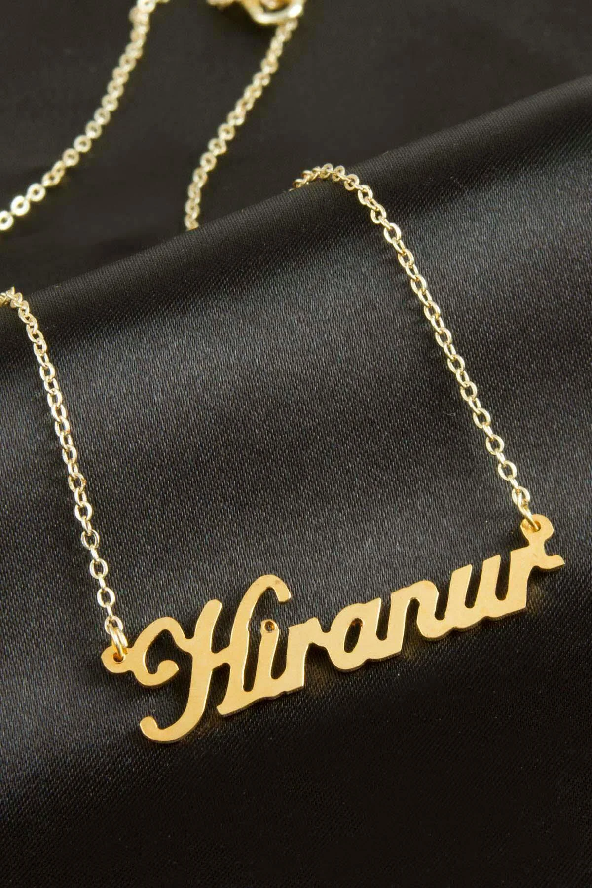 Hiranur Isimli Kolye (Kişiye Özel) Hiranur Isimli Kolye (Kişiye Özel)