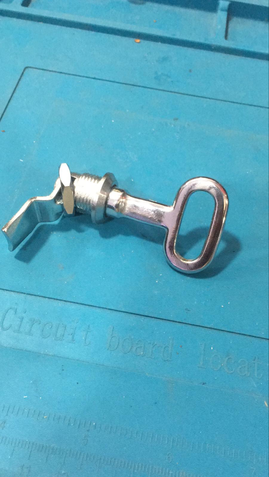 Hisar Mini Mandallı Üçgen Anahtarlı Pano Kilit