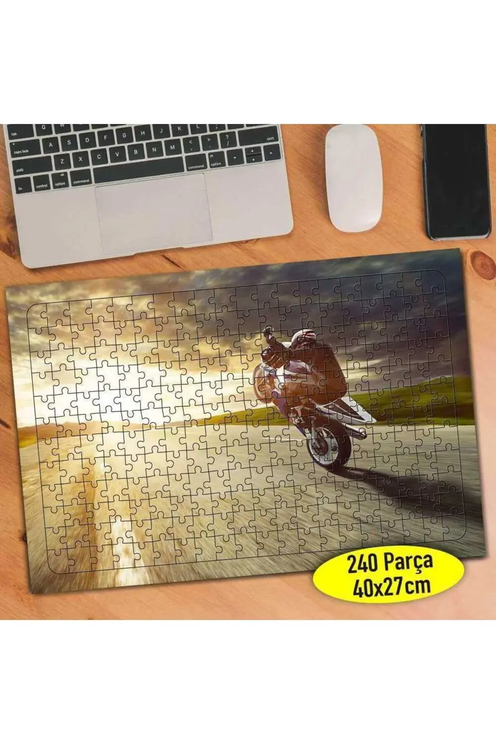 Pelerinli Hızlı Motorsiklet Yarışçısı 240 Parça Puzzle Yapboz-48