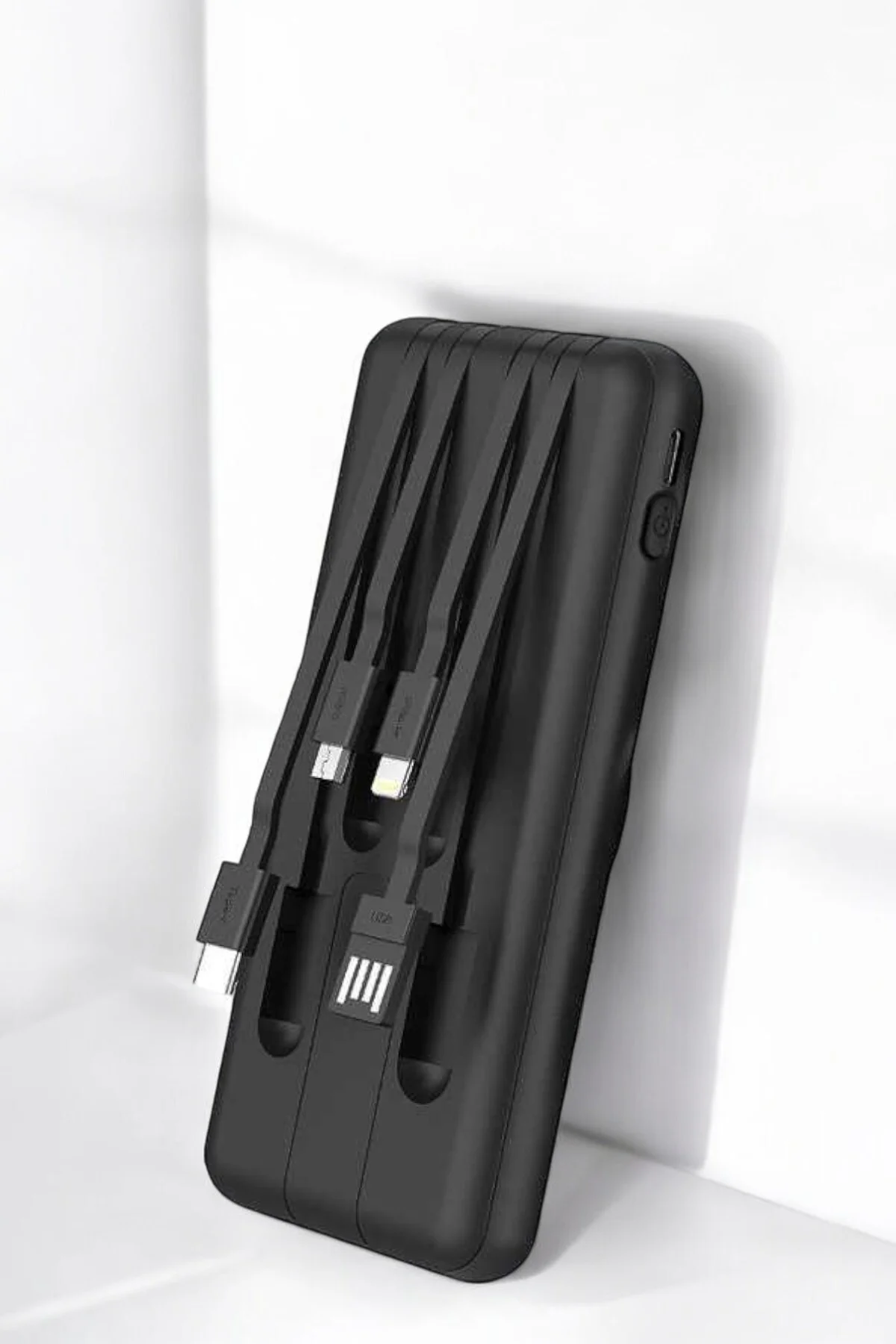 Hızlı Şarj Dijital Göstergeli Powerbankli Çoklu Şarj Özelliği