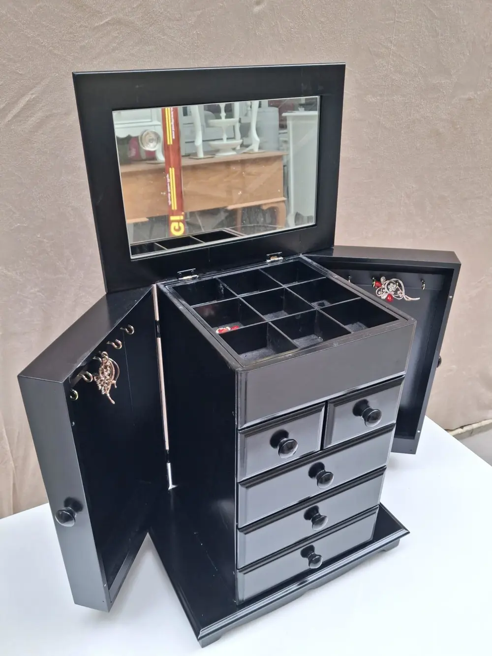 Hobi ADN Dekoratif  90592 Şifonyer 8 Çekm Gizli Çem Modüllü Parla