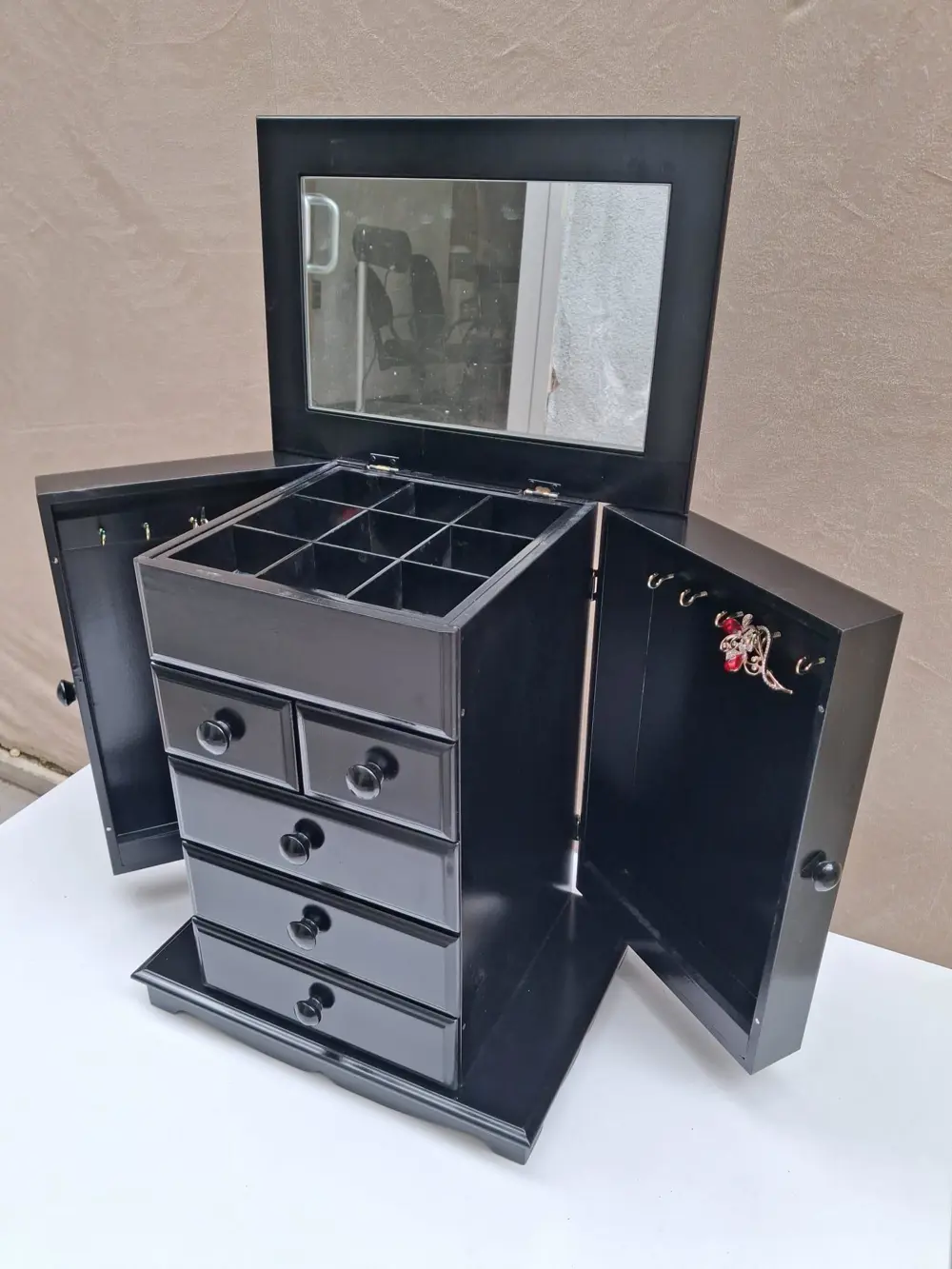 Hobi ADN Dekoratif  90592 Şifonyer 8 Çekm Gizli Çem Modüllü Parla