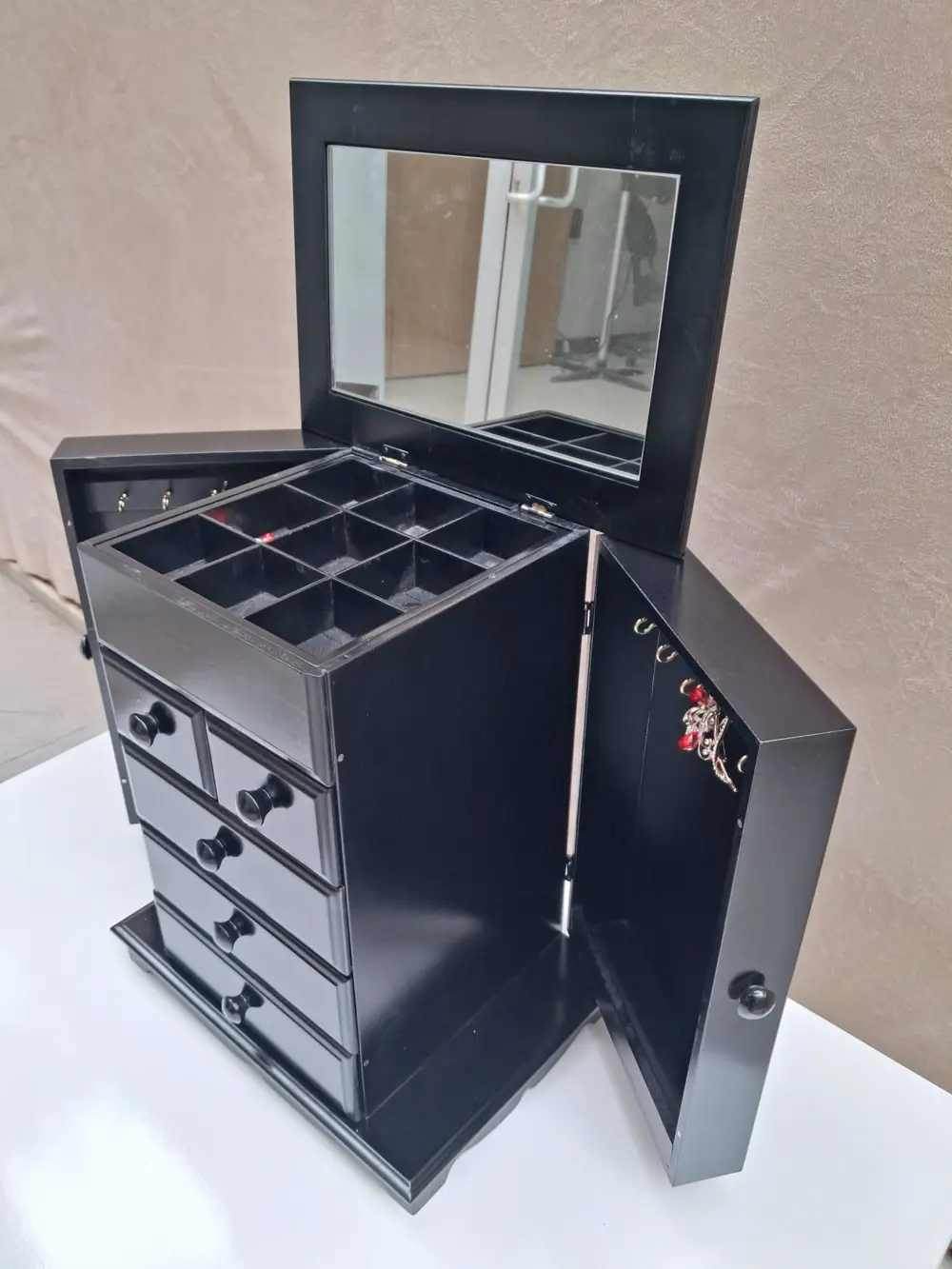 Hobi ADN Dekoratif  90592 Şifonyer 8 Çekm Gizli Çem Modüllü Parla