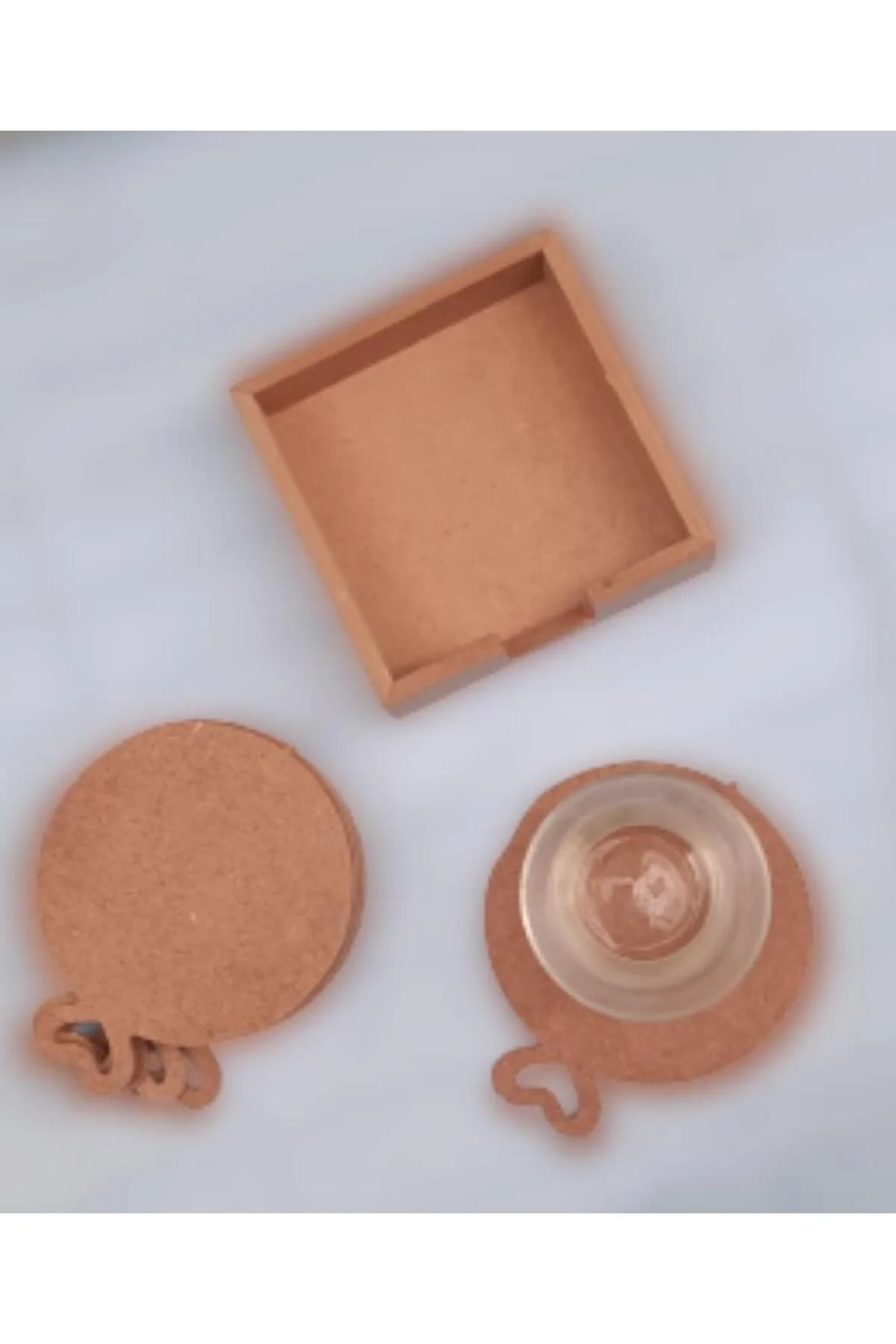 Hobi ERDL 90053 Dekoratif Yuvarlak Kalpli Ahşap MDF Çay Tabak Altı Set El Yapım Hobi ERDL 90053 Dekoratif Yuvarlak Kalpli Ahşap MDF Çay Tabak Altı Set El Yapım