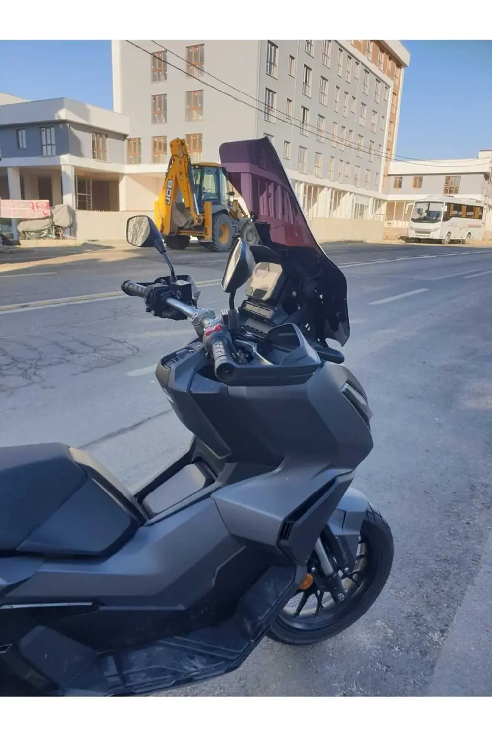 Honda Adv 350 Ön Cam 2023-2025 Model 60cm Siyah Renkli 4mm ORTA B