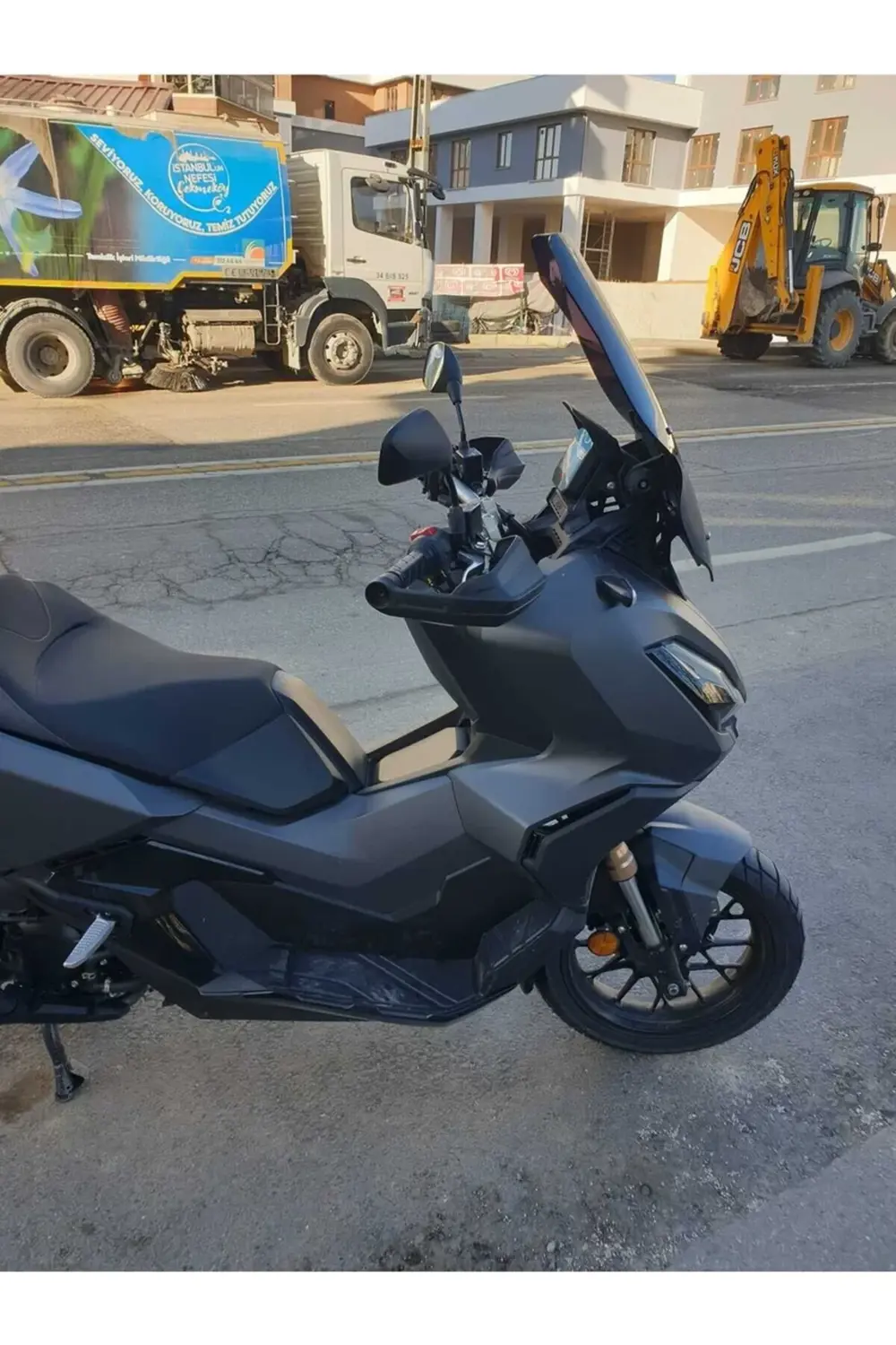 Honda Adv 350 Ön Cam 2023-2025 Model 60cm Siyah Renkli 4mm ORTA B