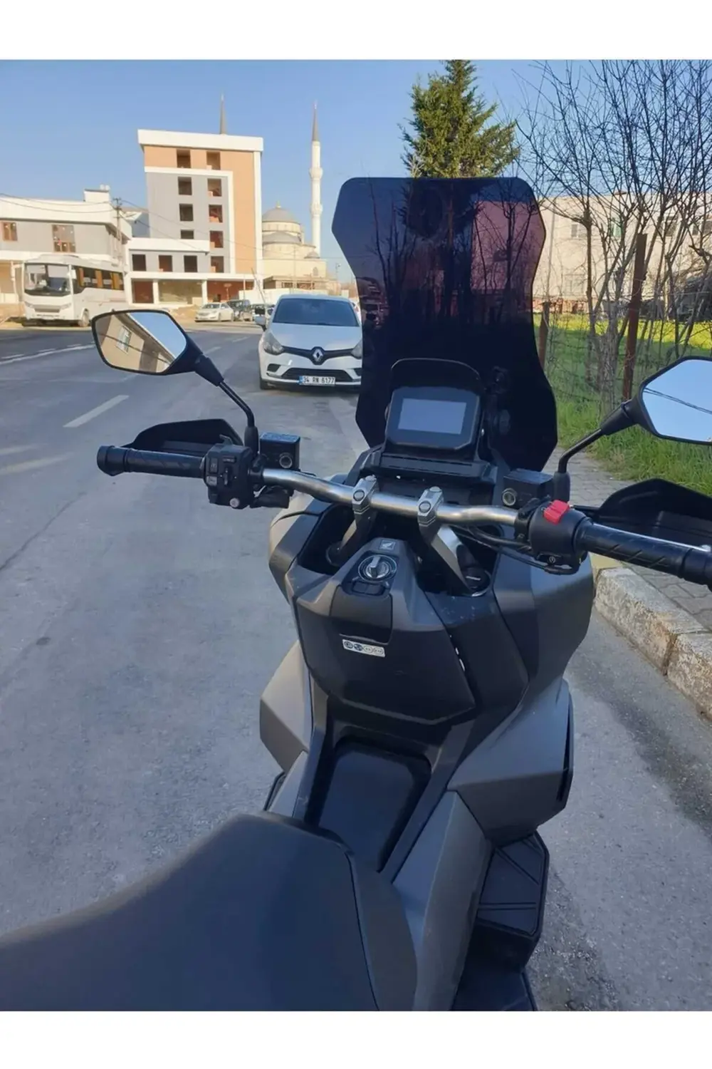 Honda Adv 350 Ön Cam 2023-2025 Model 60cm Siyah Renkli 4mm ORTA B