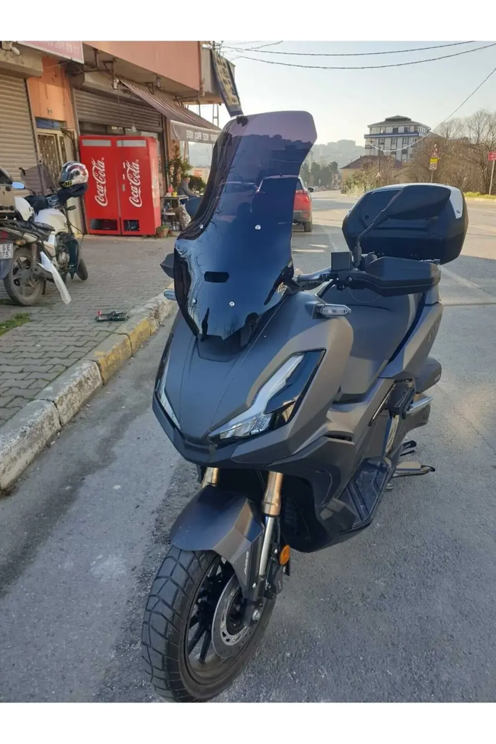 Honda Adv 350 Ön Cam 2023-2025 Model 60cm Siyah Renkli 4mm ORTA B